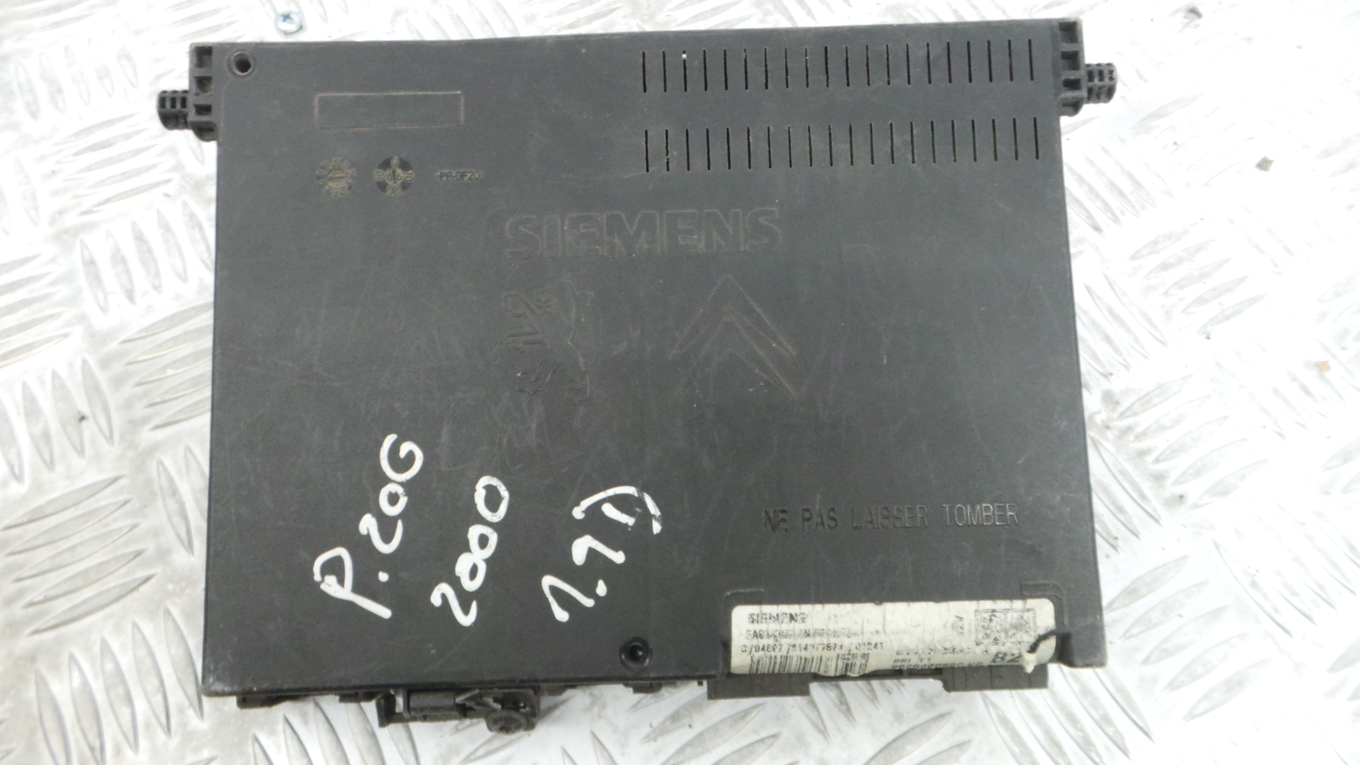Caixa dos Fusíveis / BSI / UCH / SAM 9626460880 - PEUGEOT 206 Hatchback (2A/C)-33110504