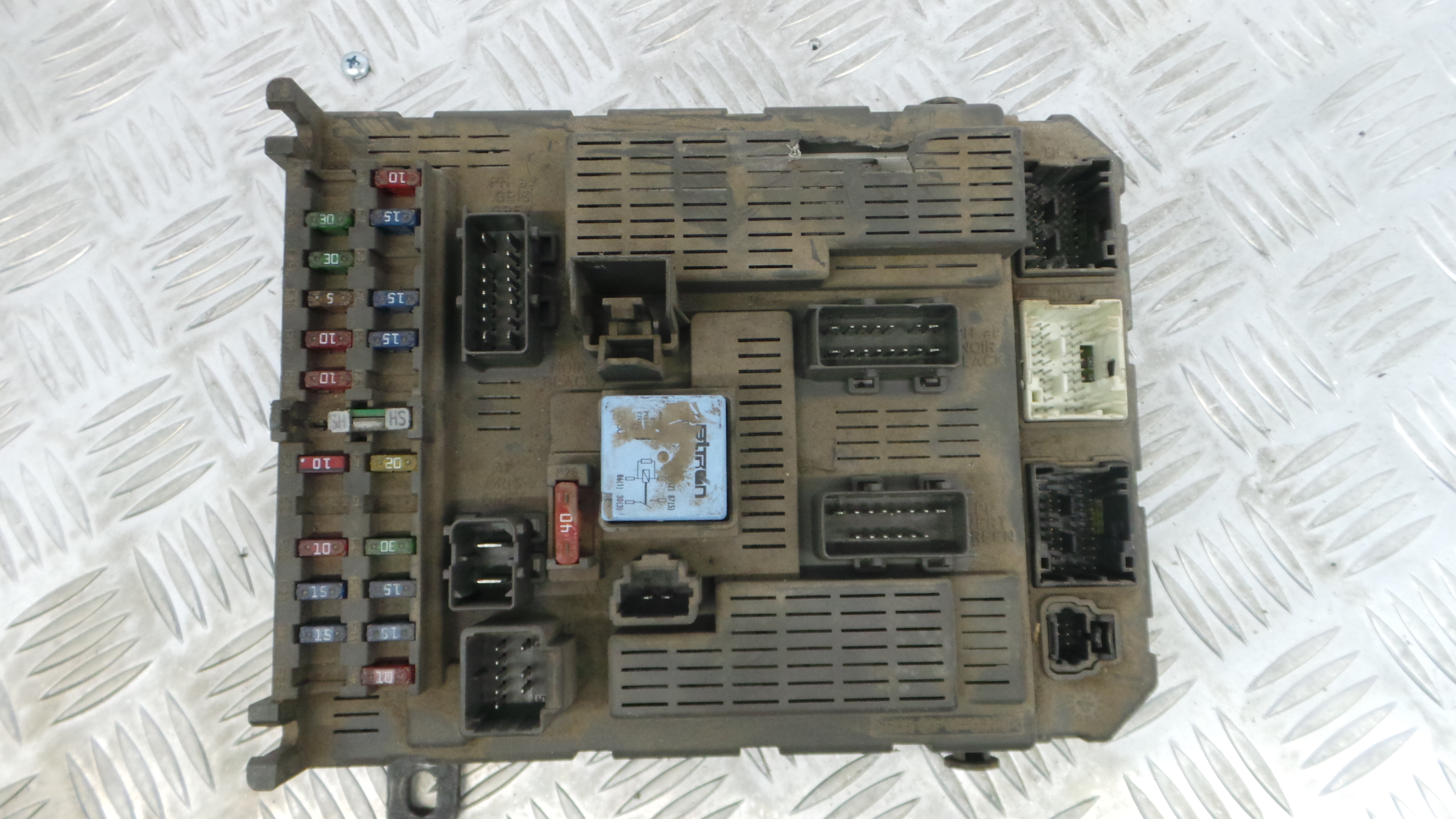 Caixa dos Fusíveis / BSI / UCH / SAM 9643805380 - CITROËN C5 I (DC_)-33110525