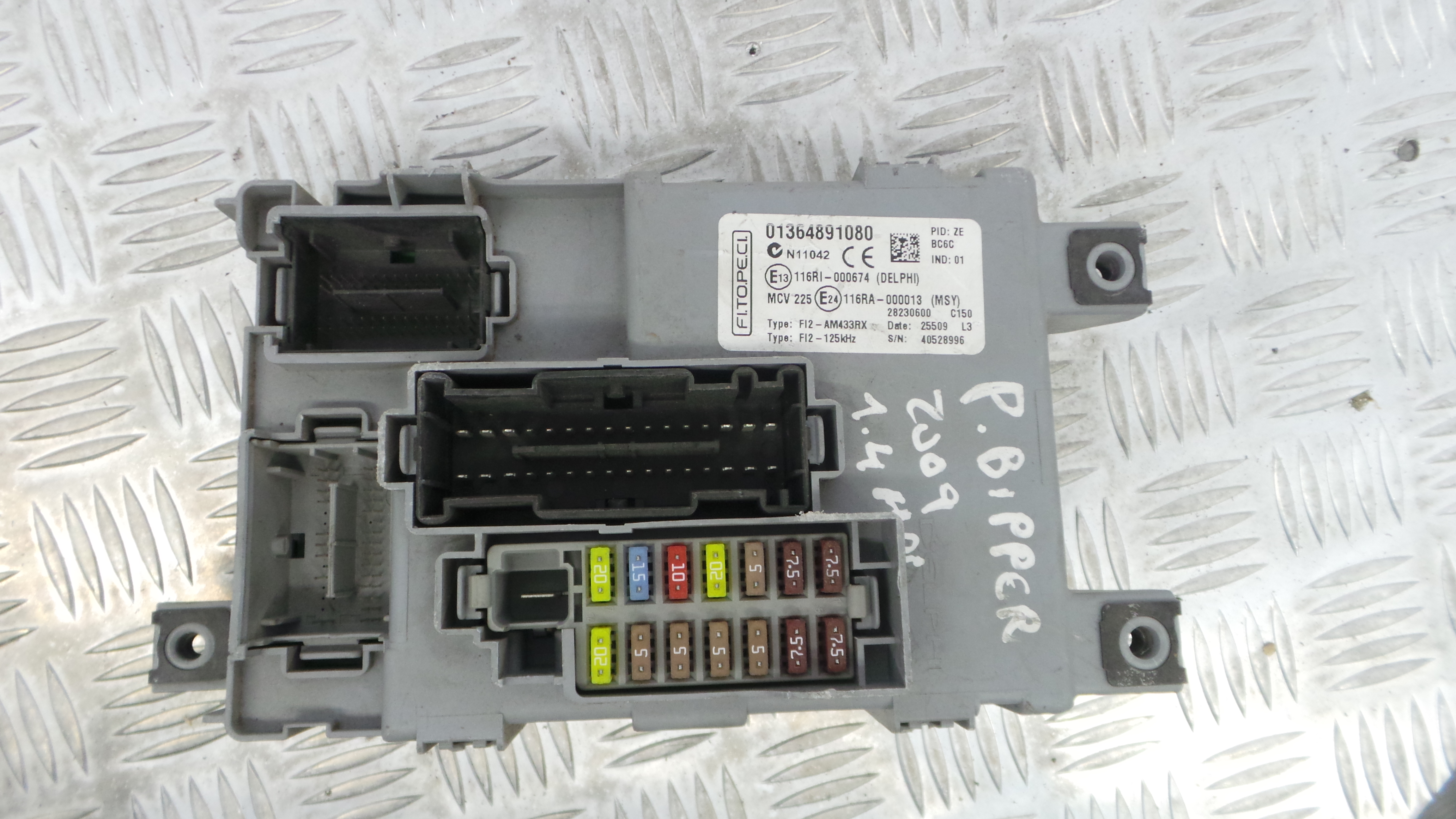 Caixa dos Fusíveis / BSI / UCH / SAM 01364891080 - PEUGEOT BIPPER (AA_)-33110559
