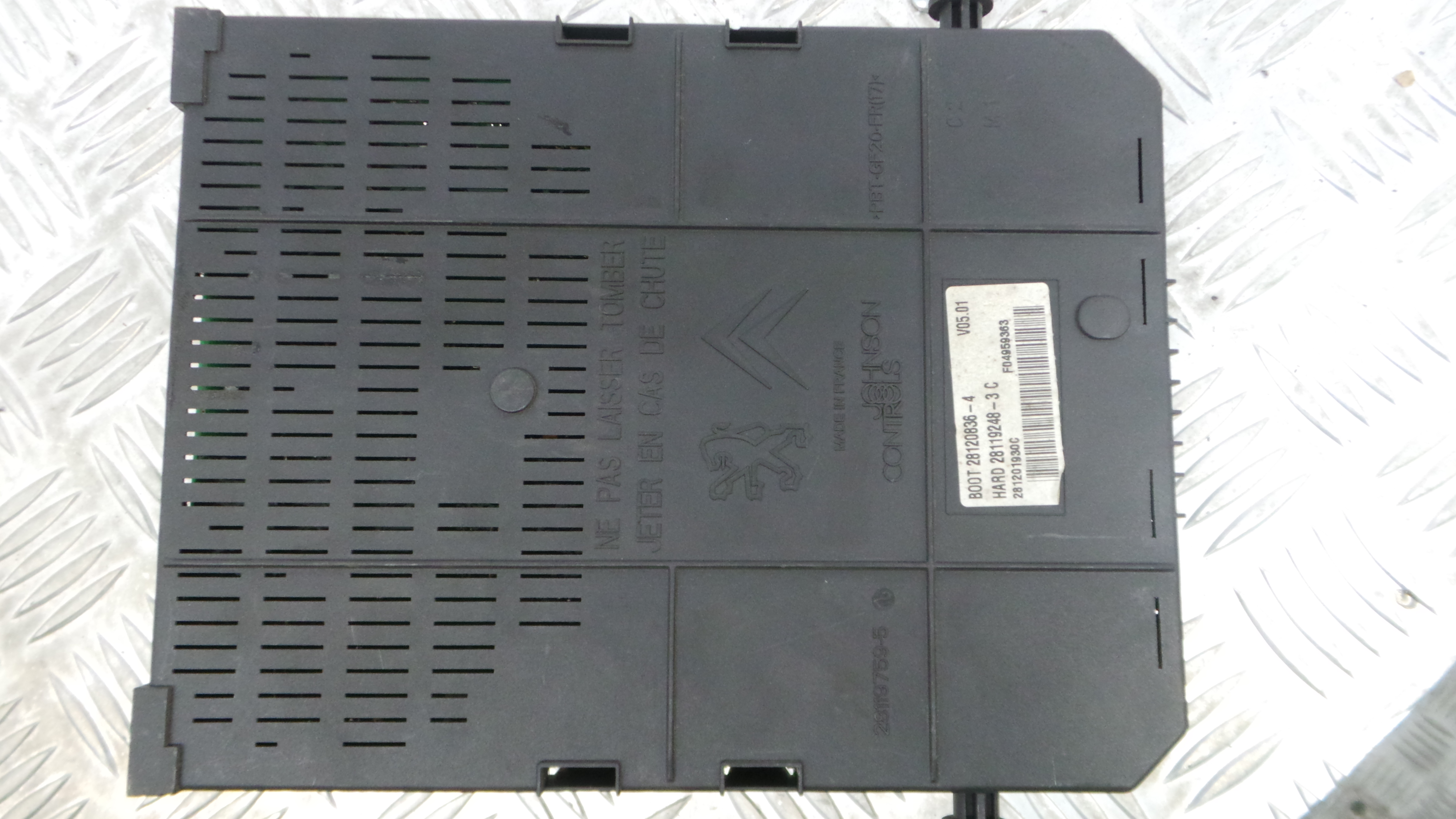 Caixa dos Fusíveis / BSI / UCH / SAM 966405908002 - PEUGEOT 308 I (4A_, 4C_)-33110642 Caixa dos Fusíveis / BSI / UCH / SAM 966405908002 - PEUGEOT 308 I (4A_, 4C_)-33110642