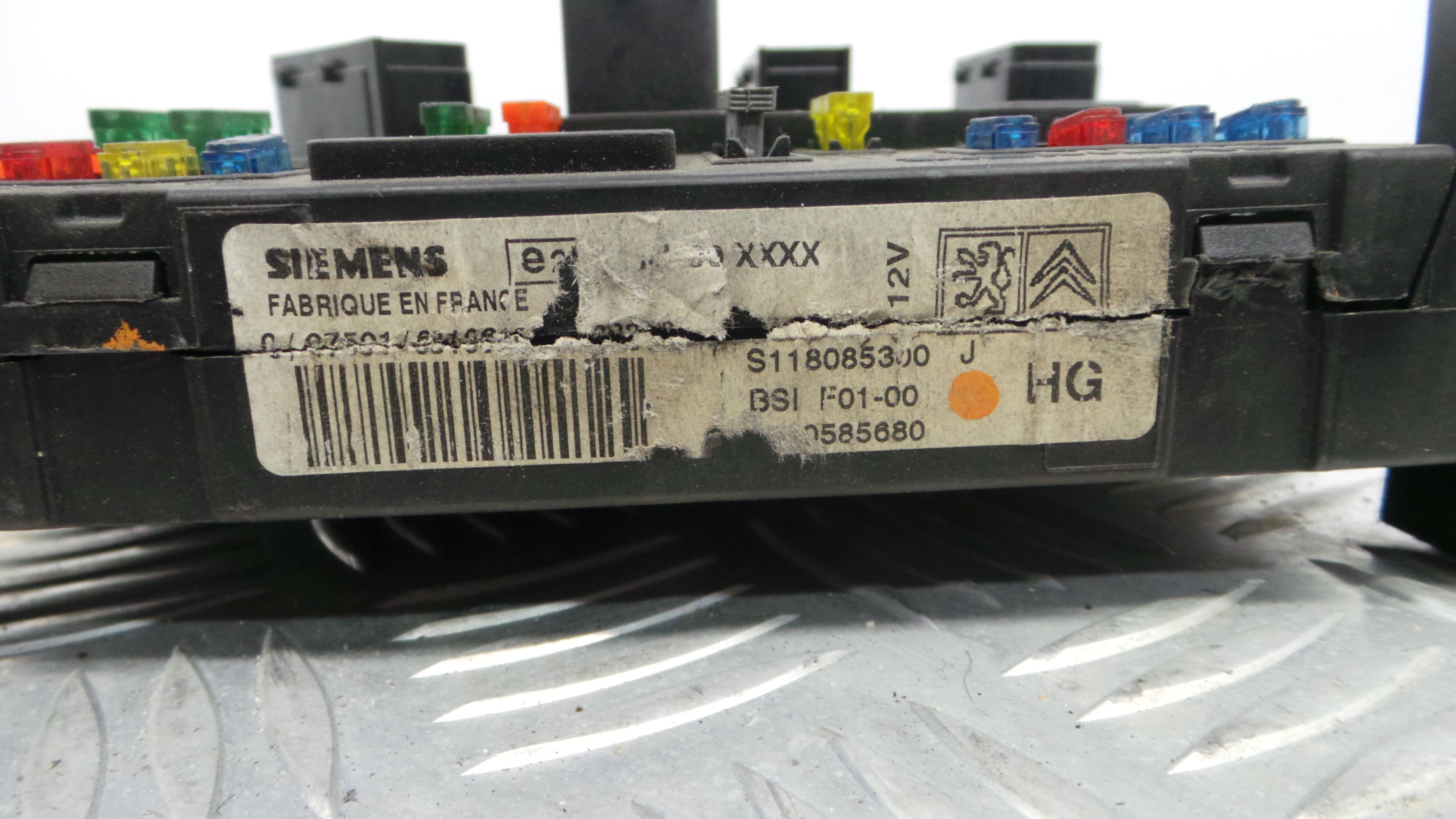 Caixa dos Fusíveis / BSI / UCH / SAM 9650585680 - CITROËN C3 Pluriel (HB_)-33110728