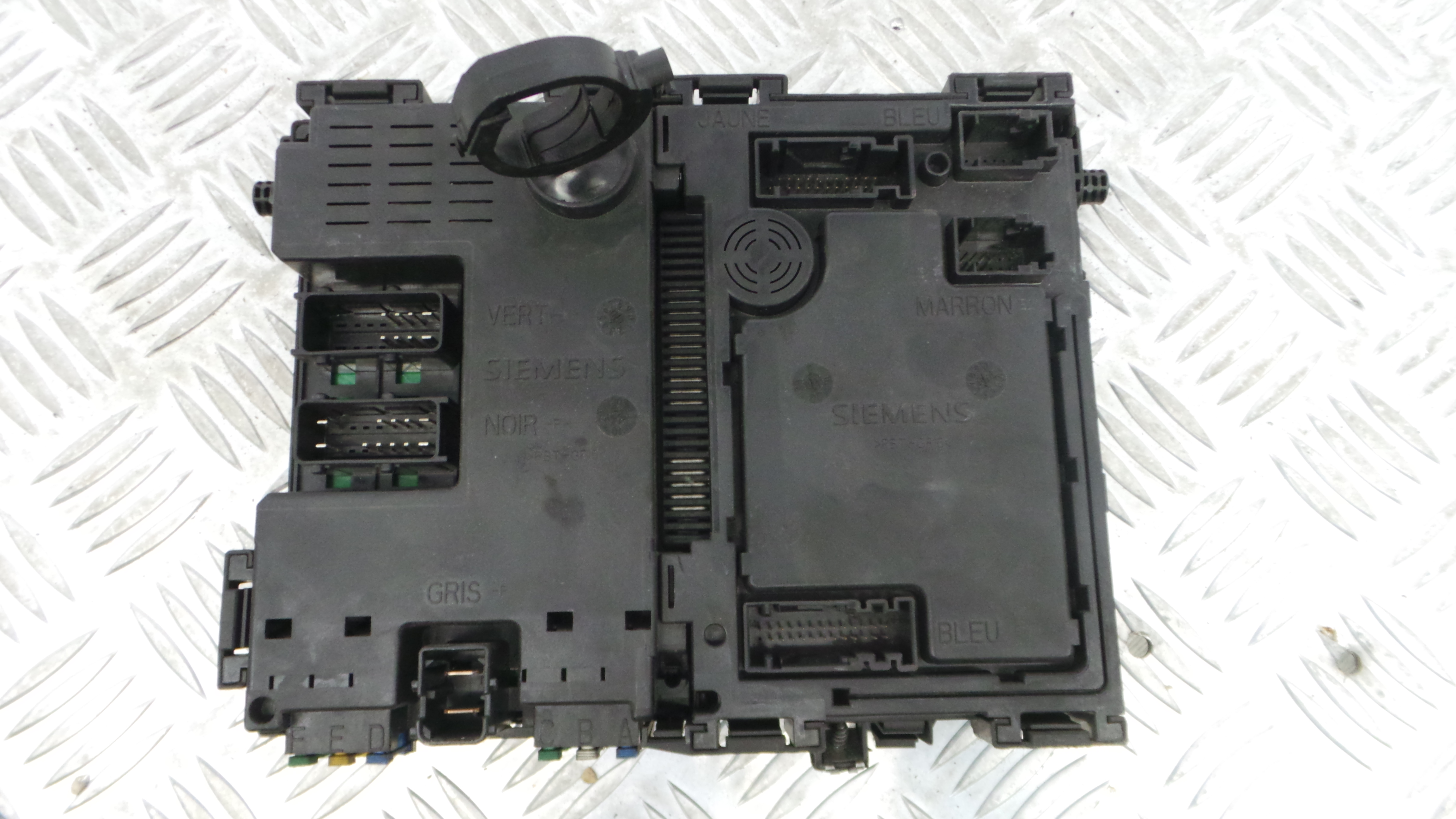 Caixa dos Fusíveis / BSI / UCH / SAM  - PEUGEOT 206 Hatchback (2A/C)-33110797