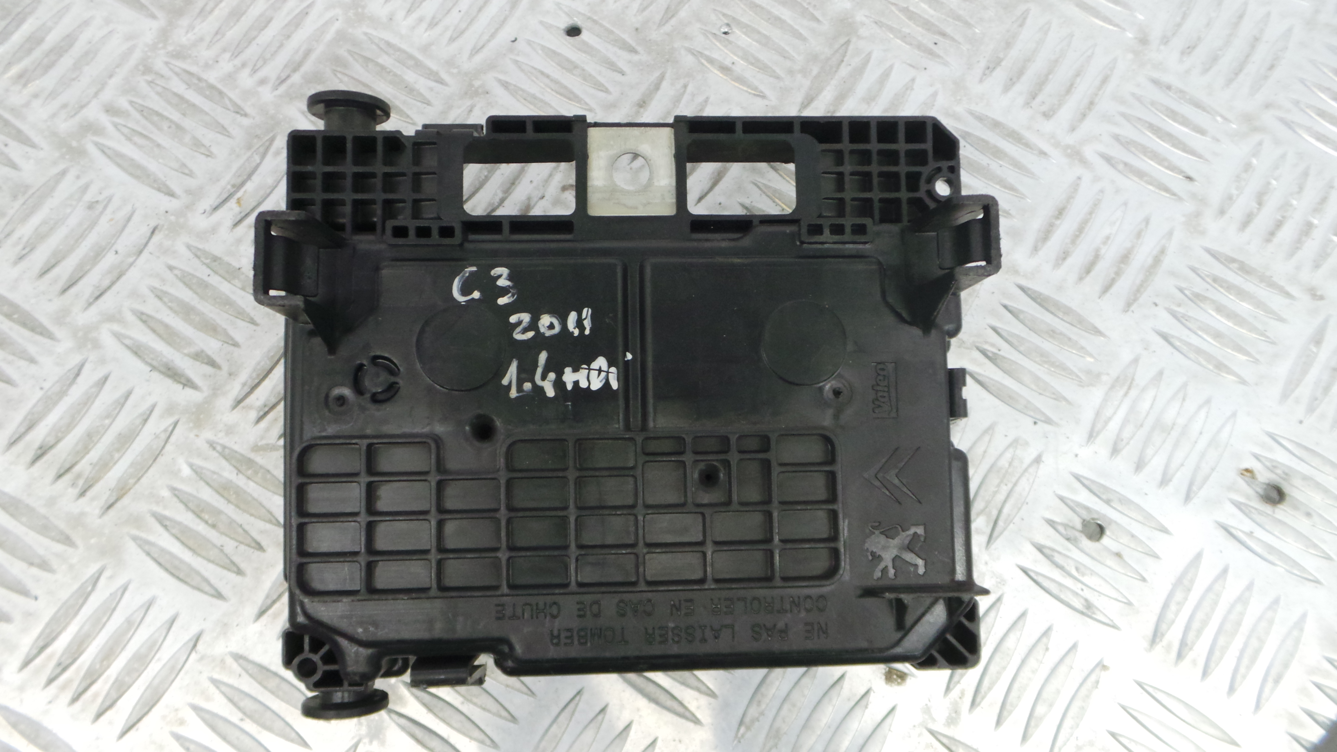 Caixa dos Fusíveis / BSI / UCH / SAM 9667199780 - CITROËN C3 II (SC_)-33111144