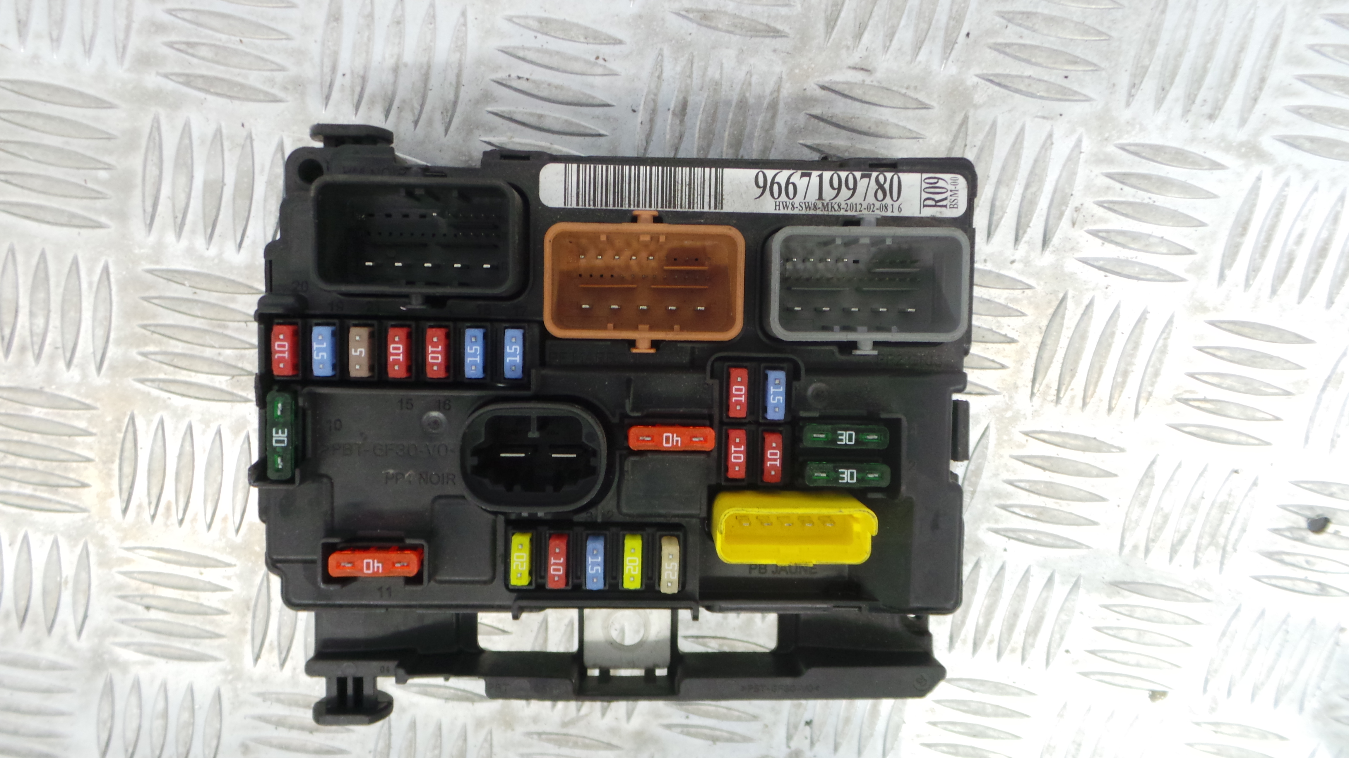 Caixa dos Fusíveis / BSI / UCH / SAM 9667199780 - CITROËN C3 II (SC_)-33111153