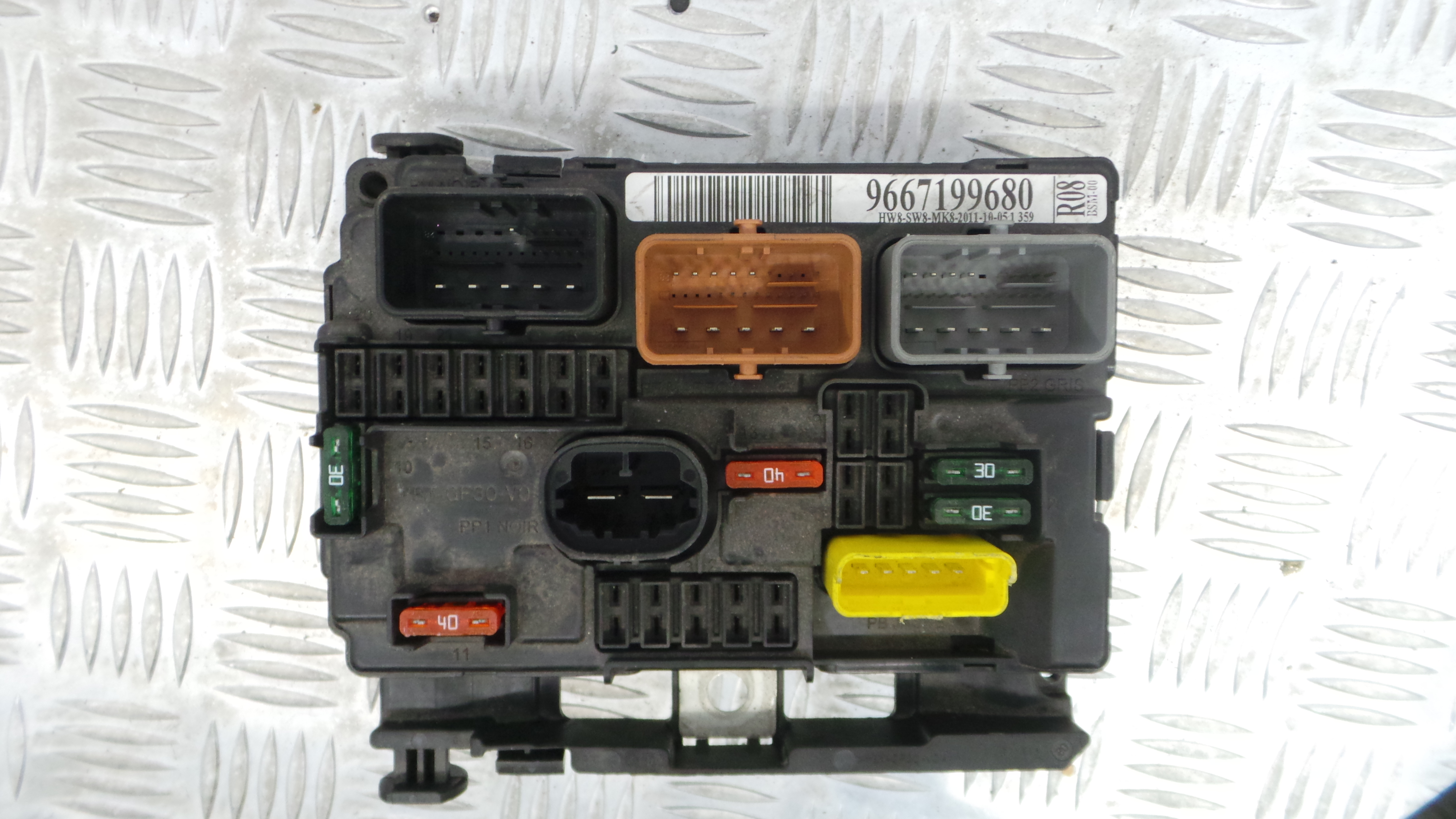 Caixa dos Fusíveis / BSI / UCH / SAM 9667199680 - CITROËN C3 II (SC_)-33111228