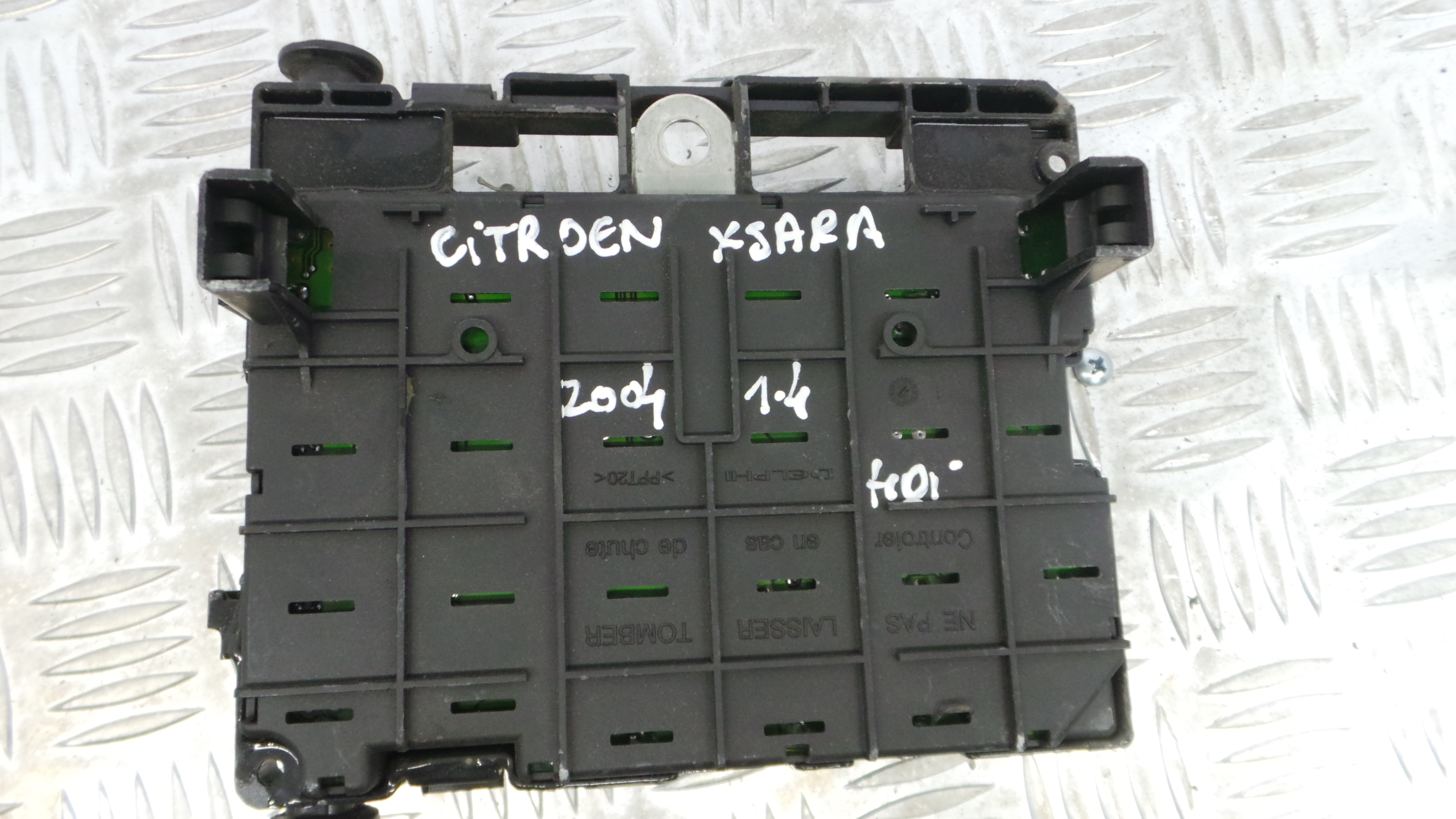 Caixa dos Fusíveis / BSI / UCH / SAM 9650664080 - CITROËN XSARA (N1)-33111239