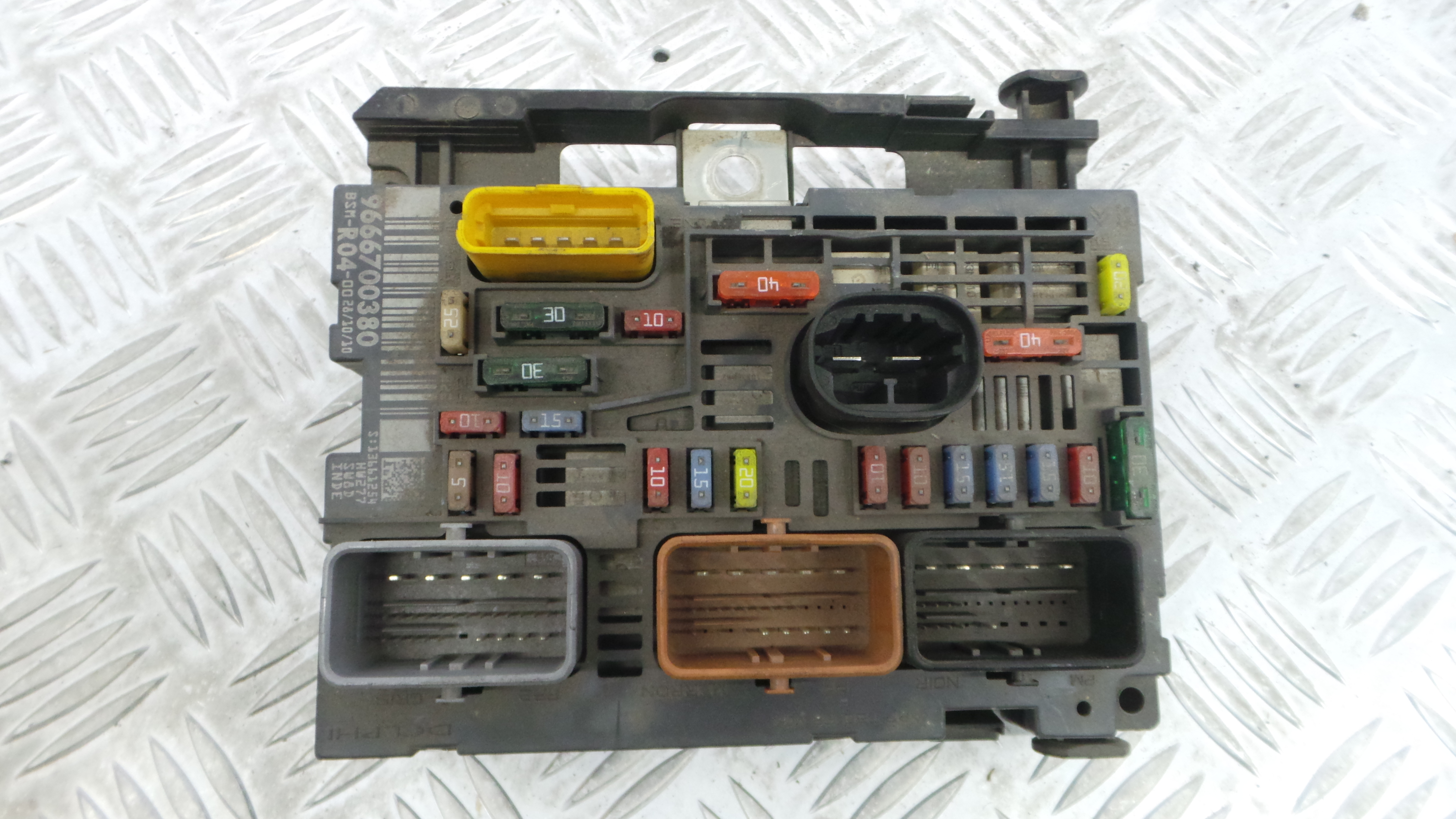 Caixa dos Fusíveis / BSI / UCH / SAM 9666700380 - PEUGEOT 308 I (4A_, 4C_)-33111247 Caixa dos Fusíveis / BSI / UCH / SAM 9666700380 - PEUGEOT 308 I (4A_, 4C_)-33111247