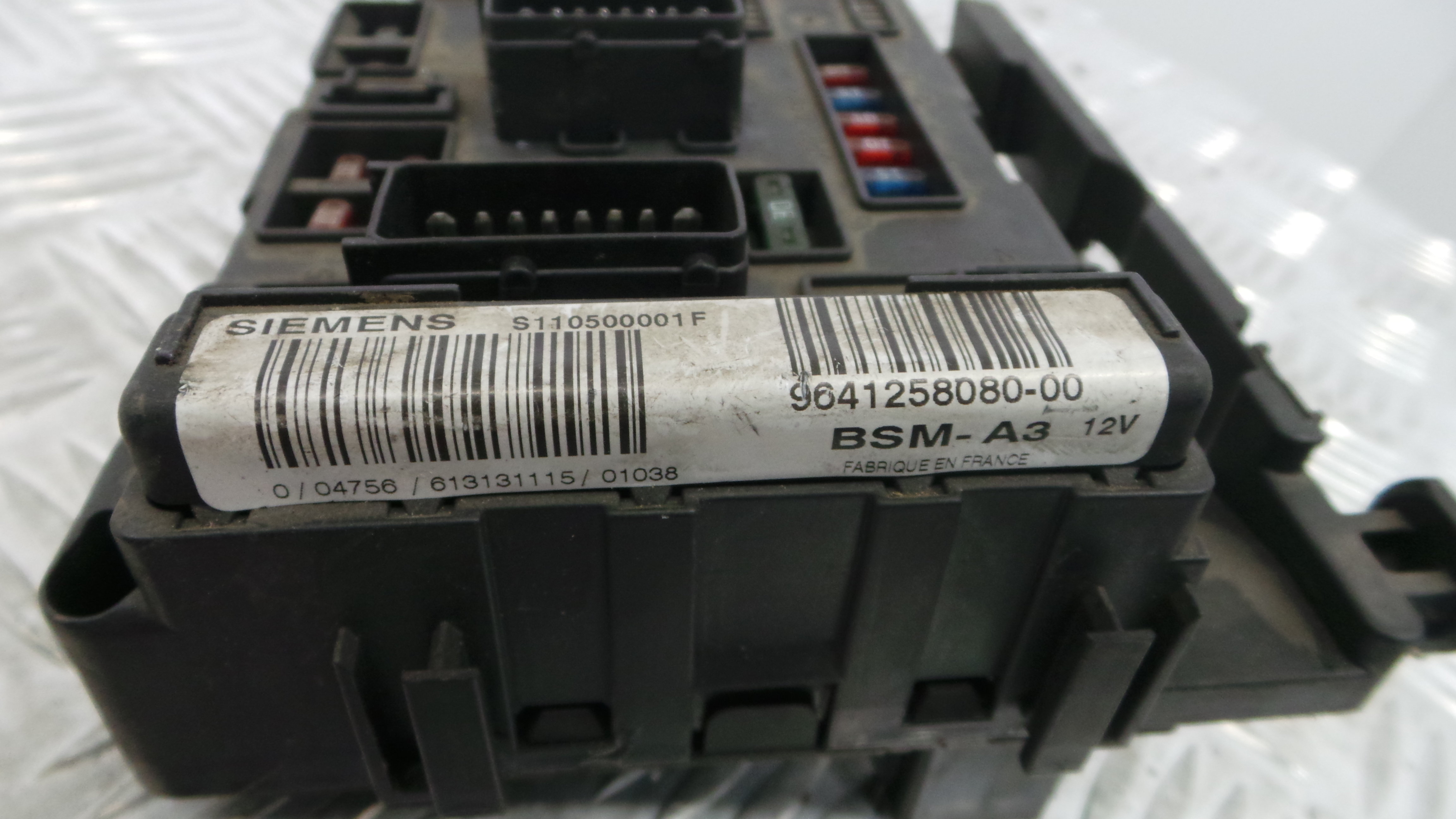 Caixa dos Fusíveis / BSI / UCH / SAM 9641258080 - CITROËN C5 I (DC_)-33111249 Caixa dos Fusíveis / BSI / UCH / SAM 9641258080 - CITROËN C5 I (DC_)-33111249