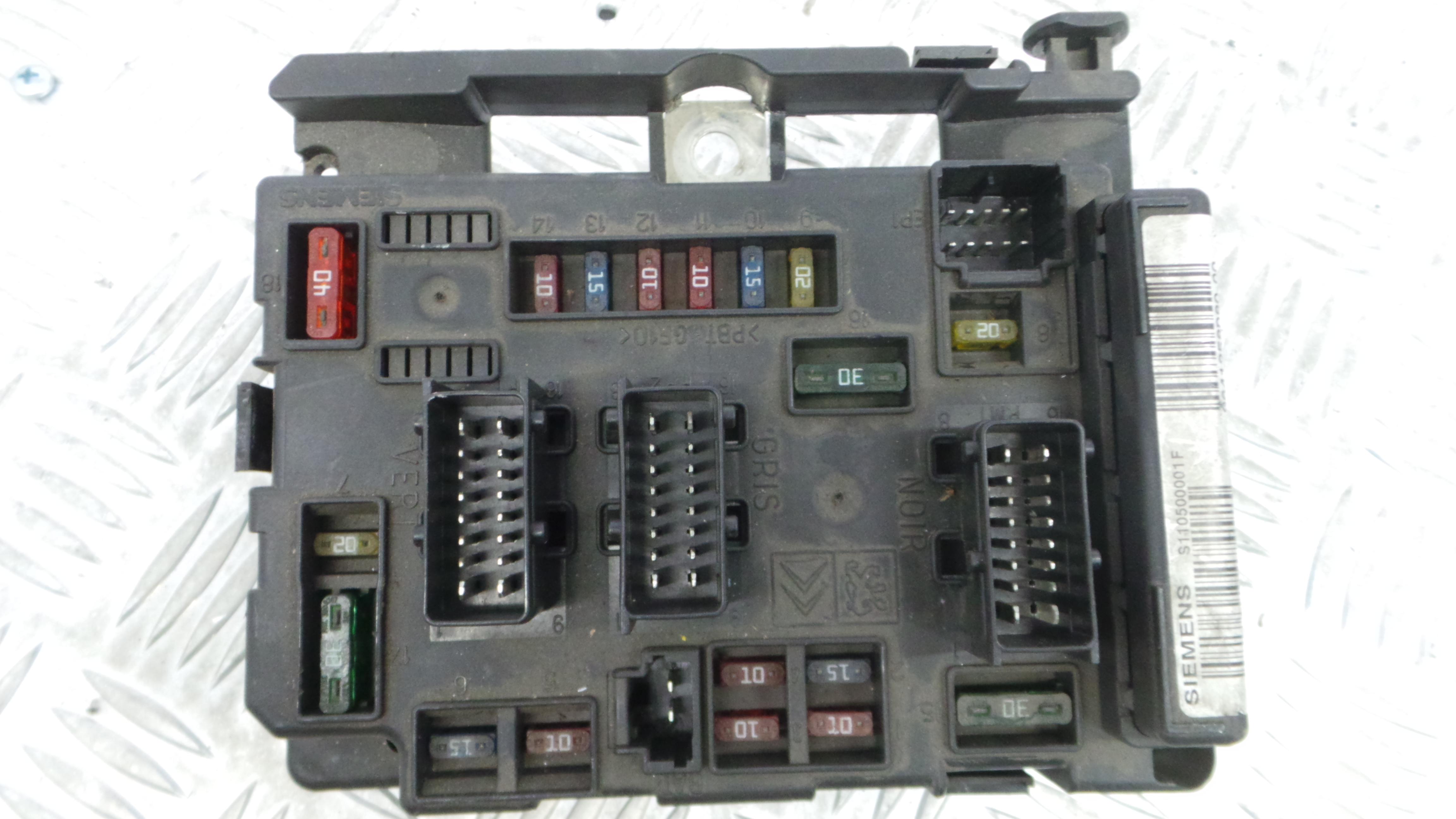 Caixa dos Fusíveis / BSI / UCH / SAM 9641258080 - CITROËN C5 I (DC_)-33111249