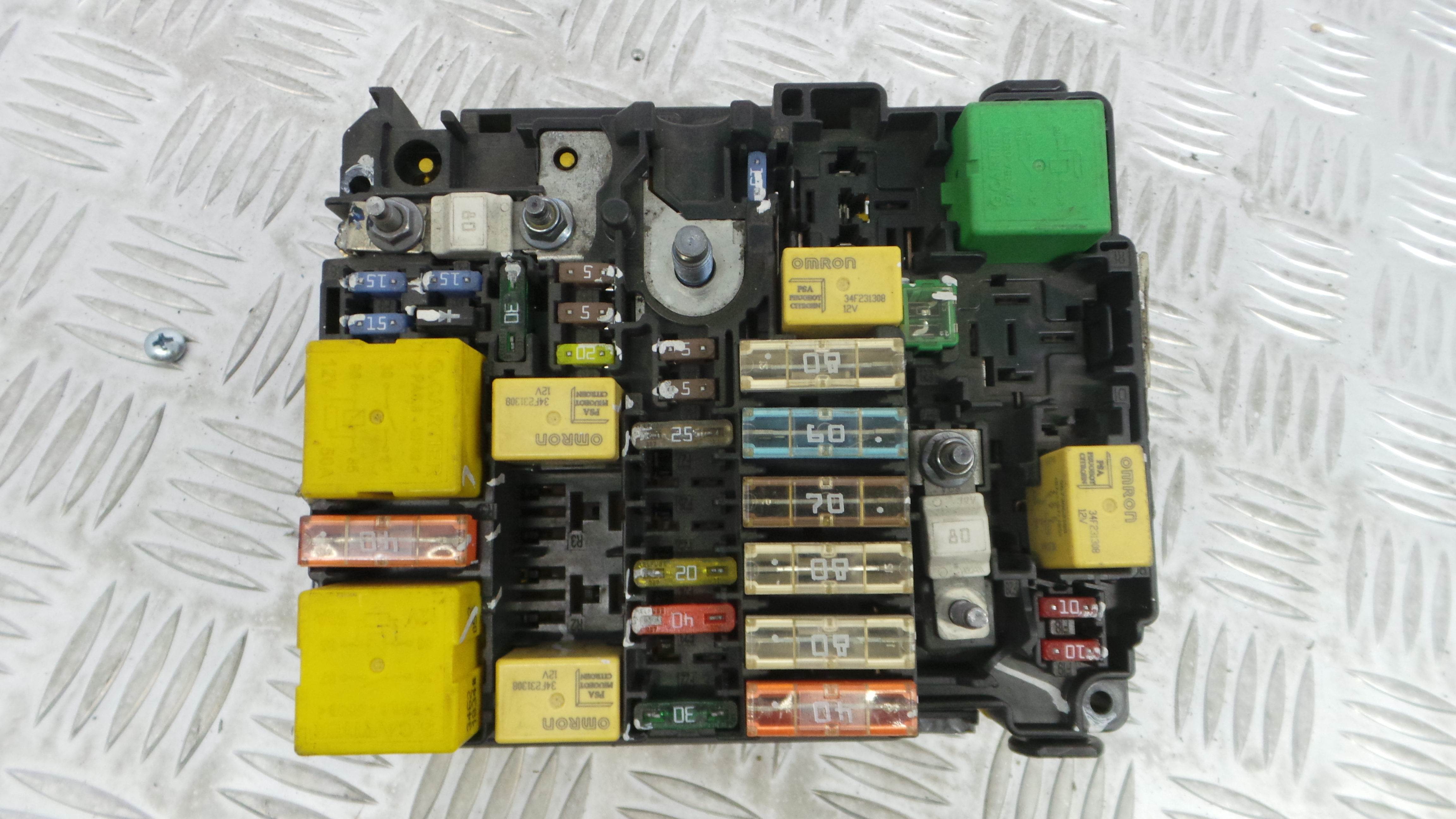 Caixa dos Fusíveis / BSI / UCH / SAM 9804846880 - PEUGEOT 208 I (CA_, CC_)-33111255