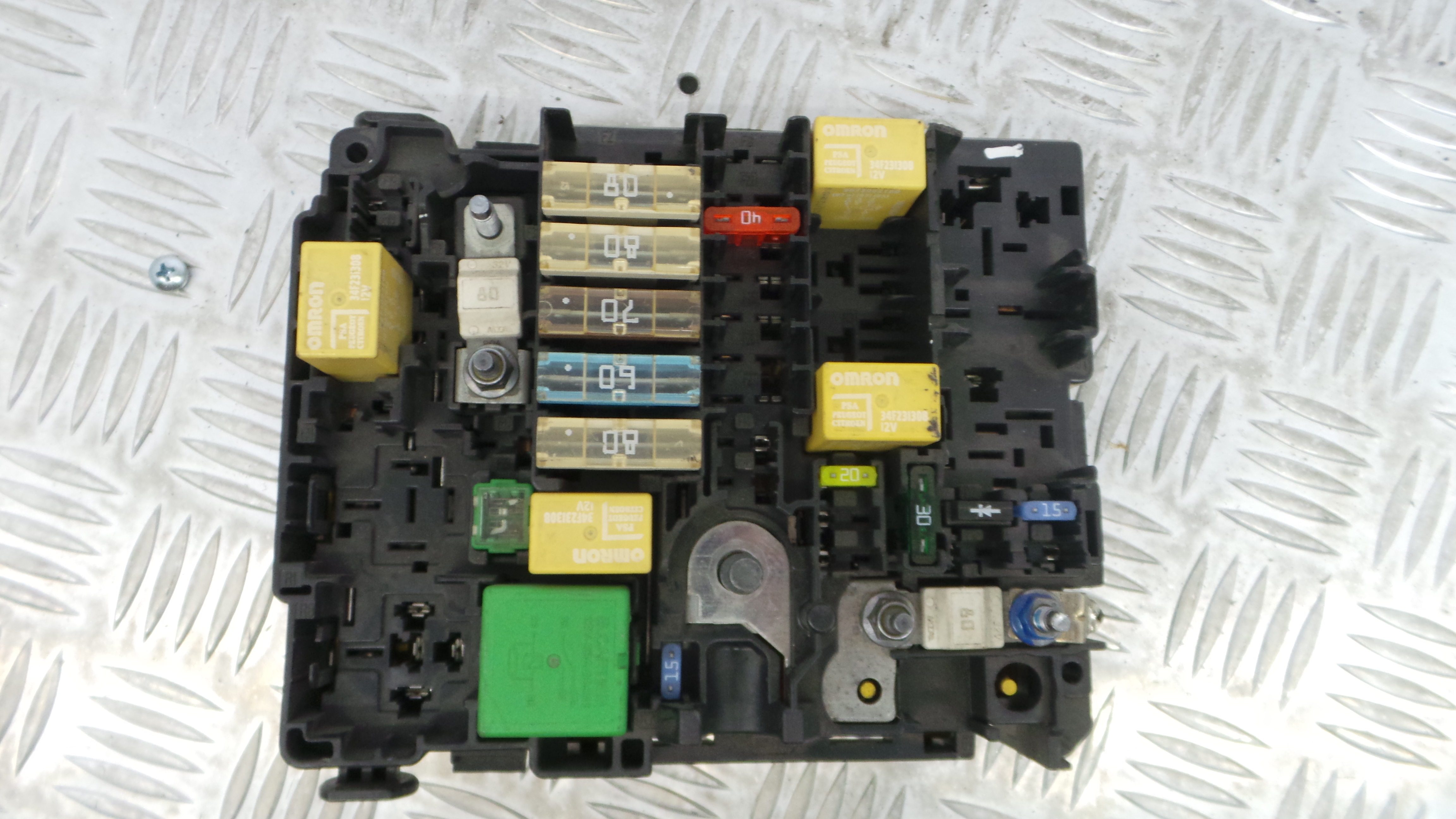 Caixa dos Fusíveis / BSI / UCH / SAM 9804846880 - PEUGEOT 208 I (CA_, CC_)-33111257