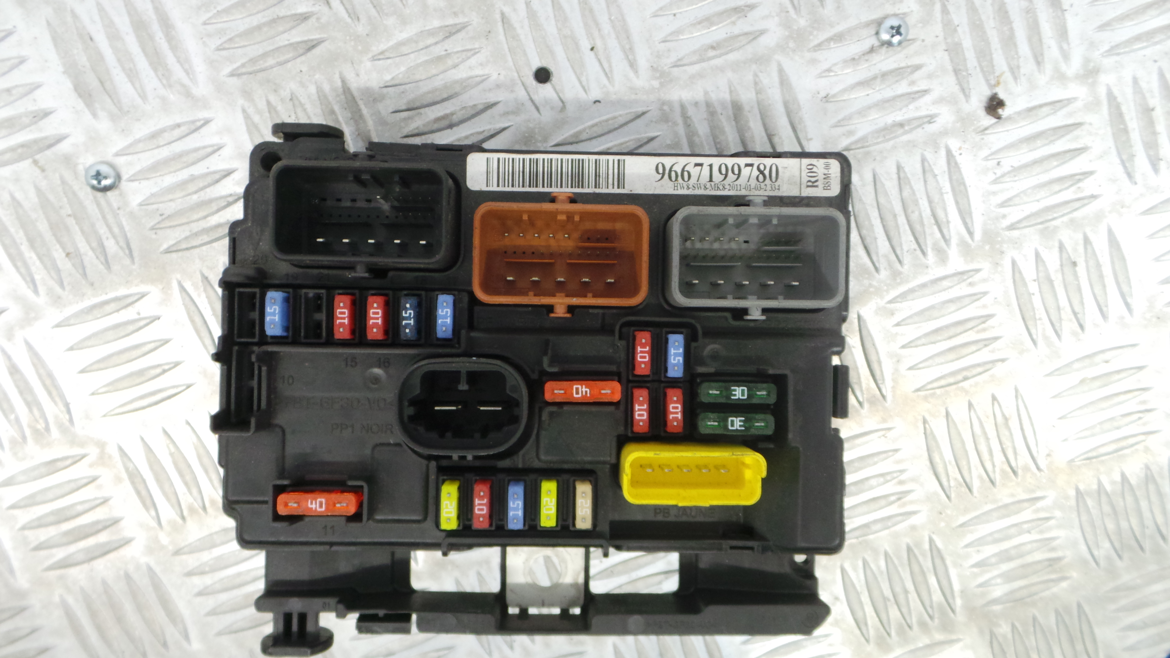 Caixa dos Fusíveis / BSI / UCH / SAM 9667199780 - CITROËN C3 II (SC_)-33111284 Caixa dos Fusíveis / BSI / UCH / SAM 9667199780 - CITROËN C3 II (SC_)-33111284