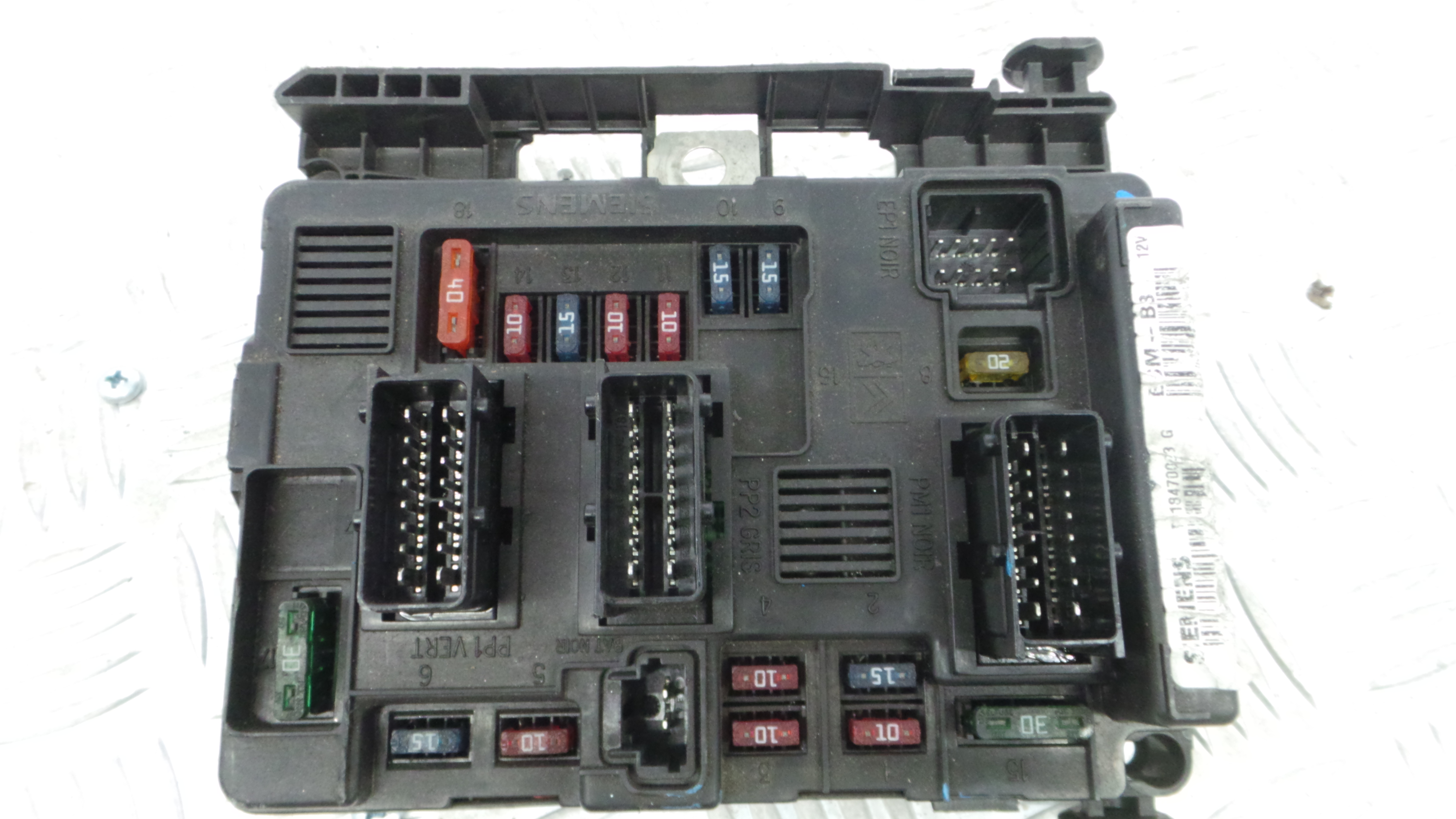 Caixa dos Fusíveis / BSI / UCH / SAM 9643498880 - CITROËN XSARA PICASSO (N68)-33111289