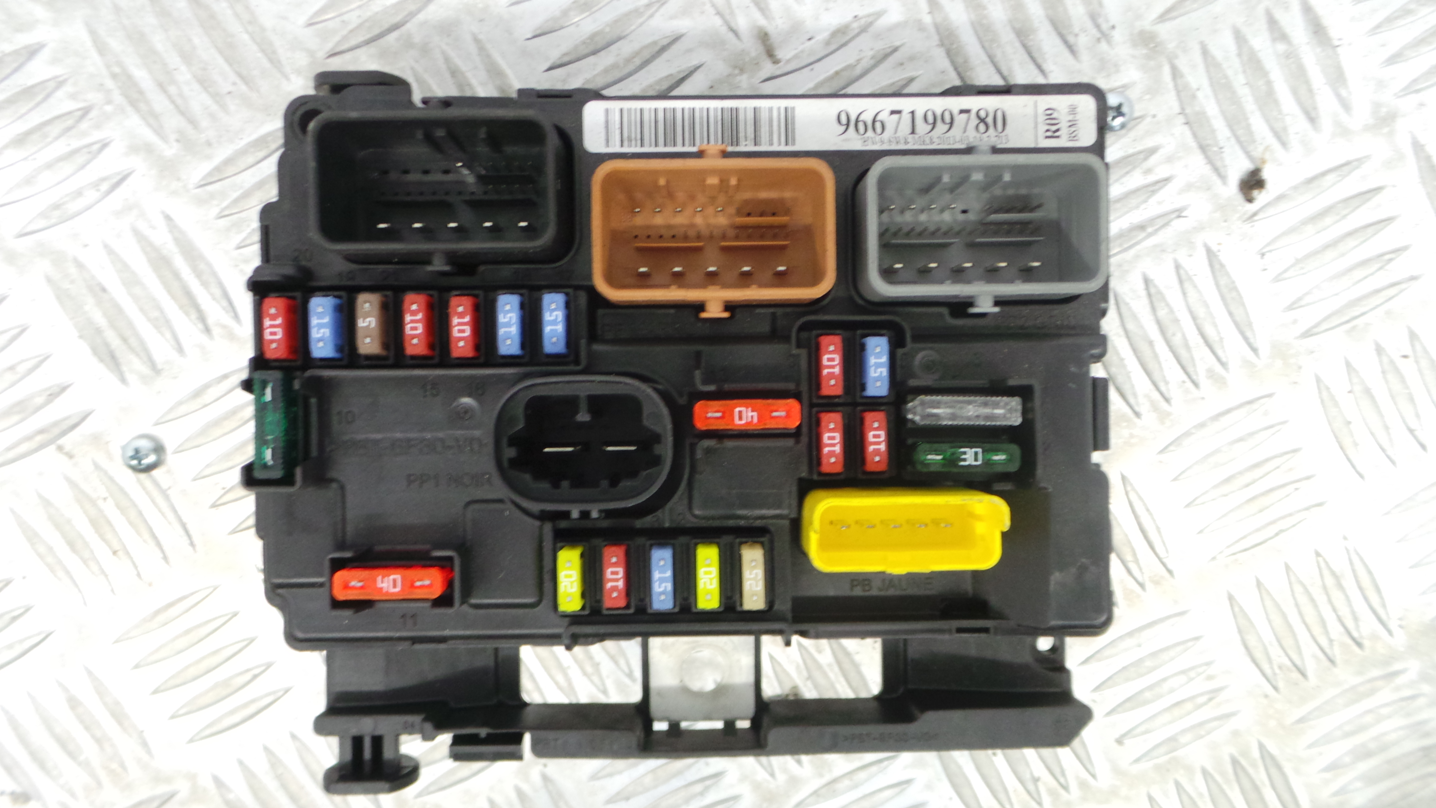 Caixa dos Fusíveis / BSI / UCH / SAM 9667199780 - CITROËN C3 II (SC_)-33111293