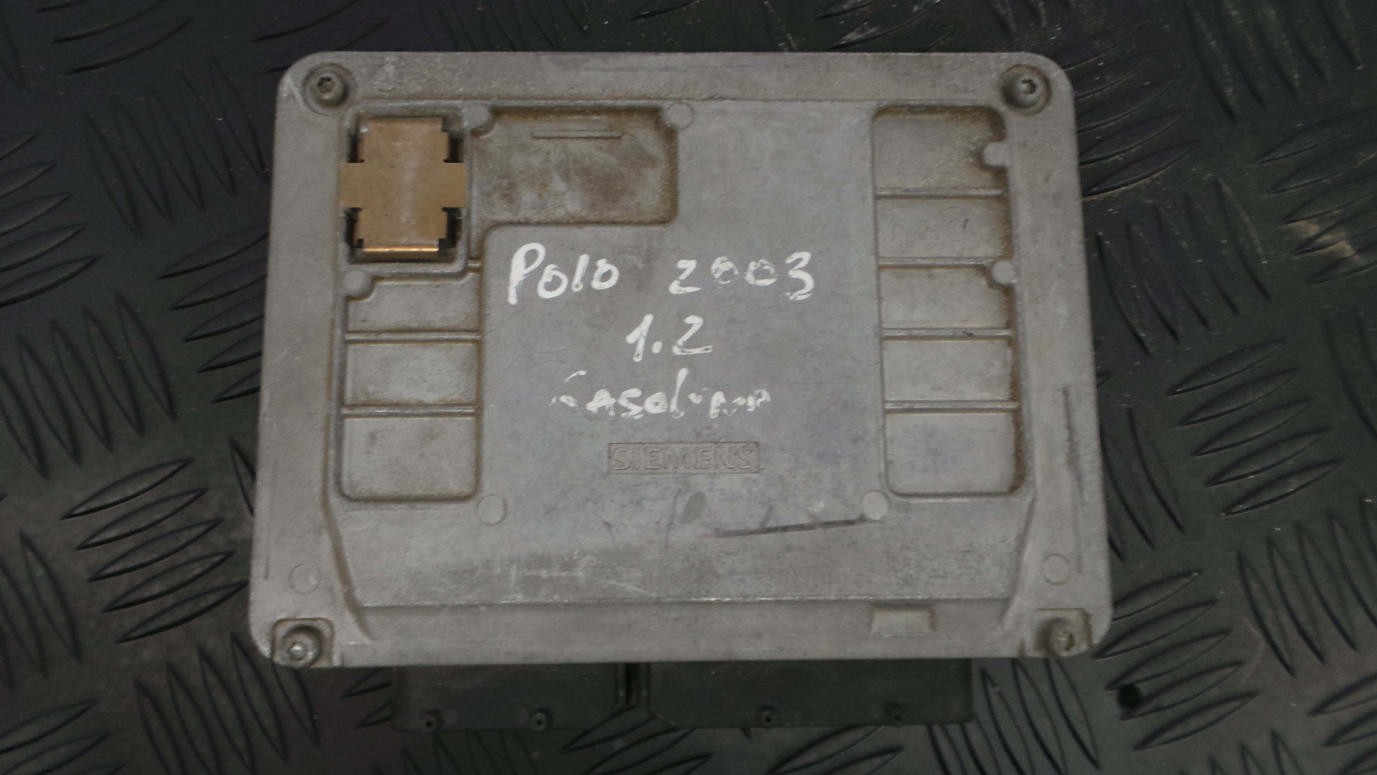 Centralina do Motor 03E906033 - VW POLO (9N_, 9A_)-33111854