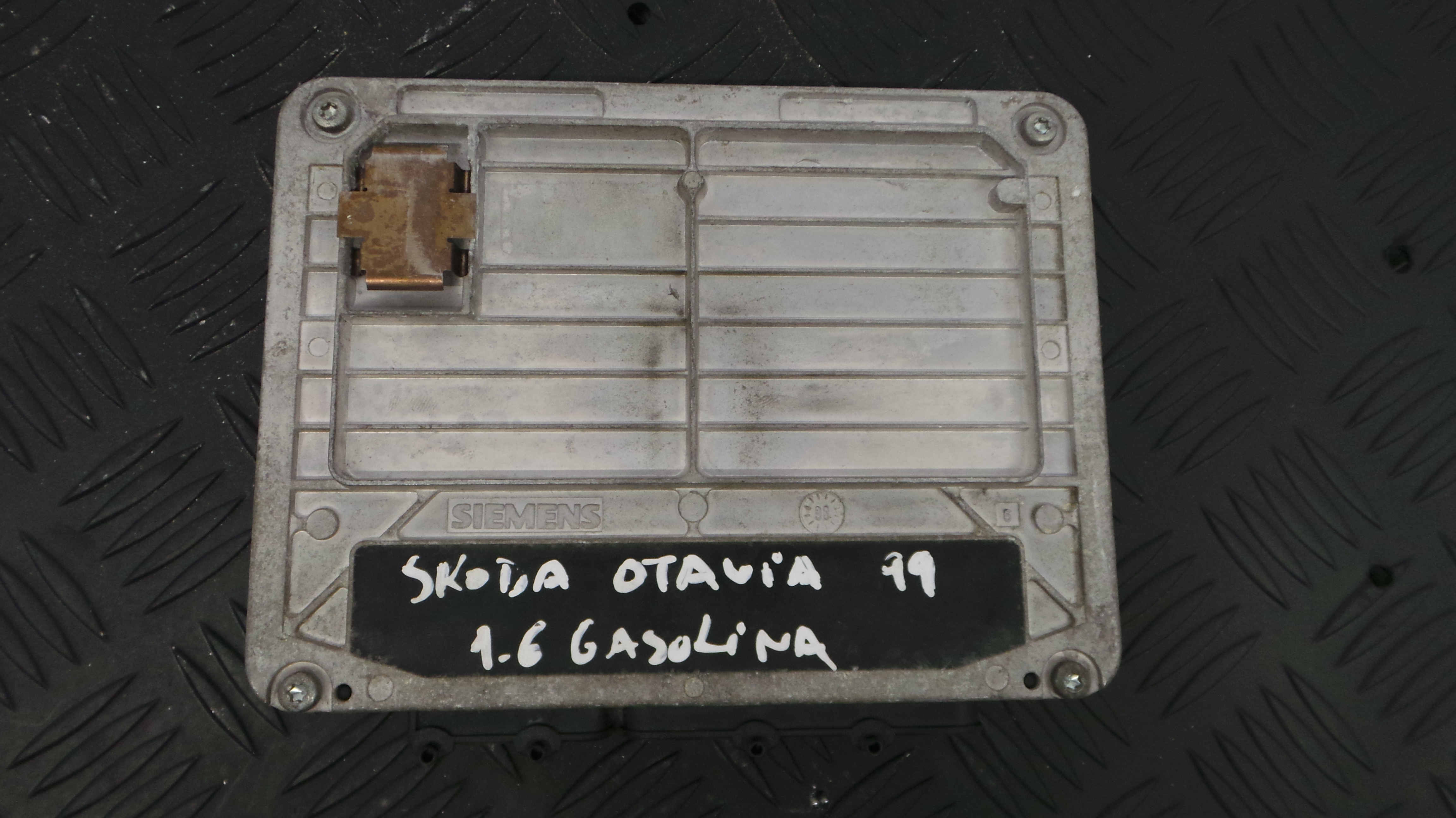 Centralina do Motor 06A906019F - SKODA OCTAVIA I (1U2)-33111890 Centralina do Motor 06A906019F - SKODA OCTAVIA I (1U2)-33111890