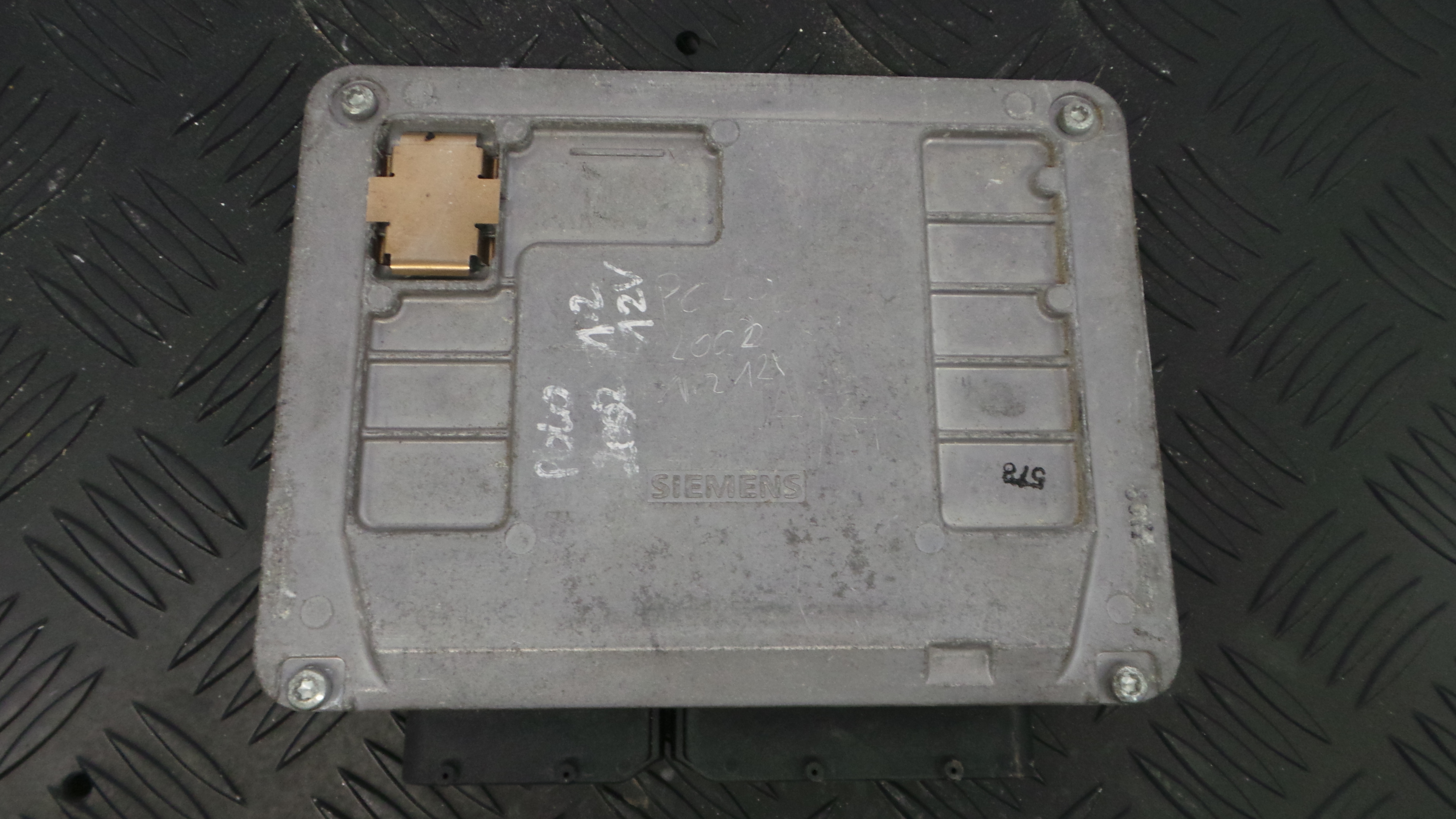 Centralina do Motor 03D906033F - VW POLO (9N_, 9A_)-33111938