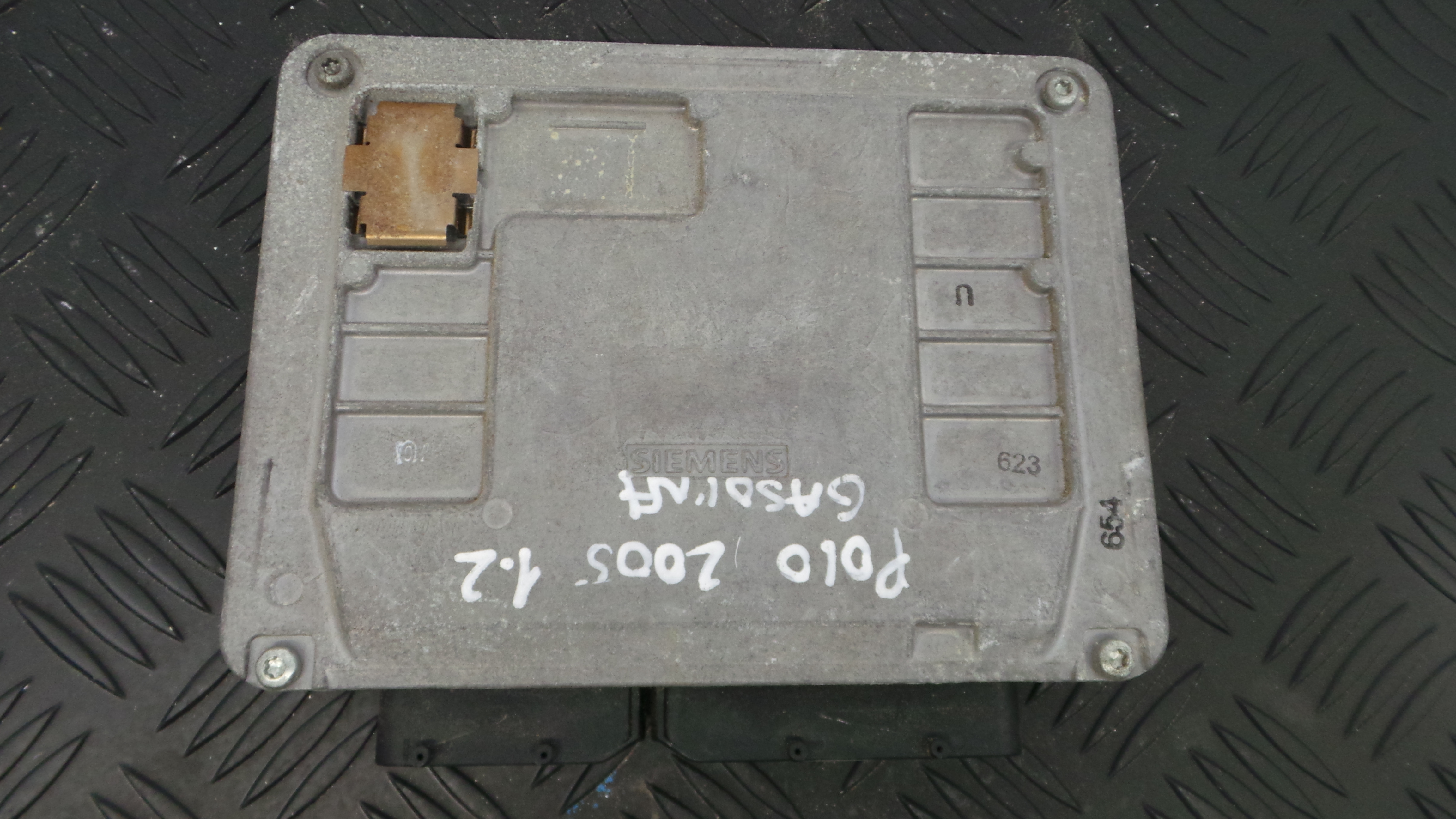 Centralina do Motor 03E906033L - VW POLO (9N_, 9A_)-33111941