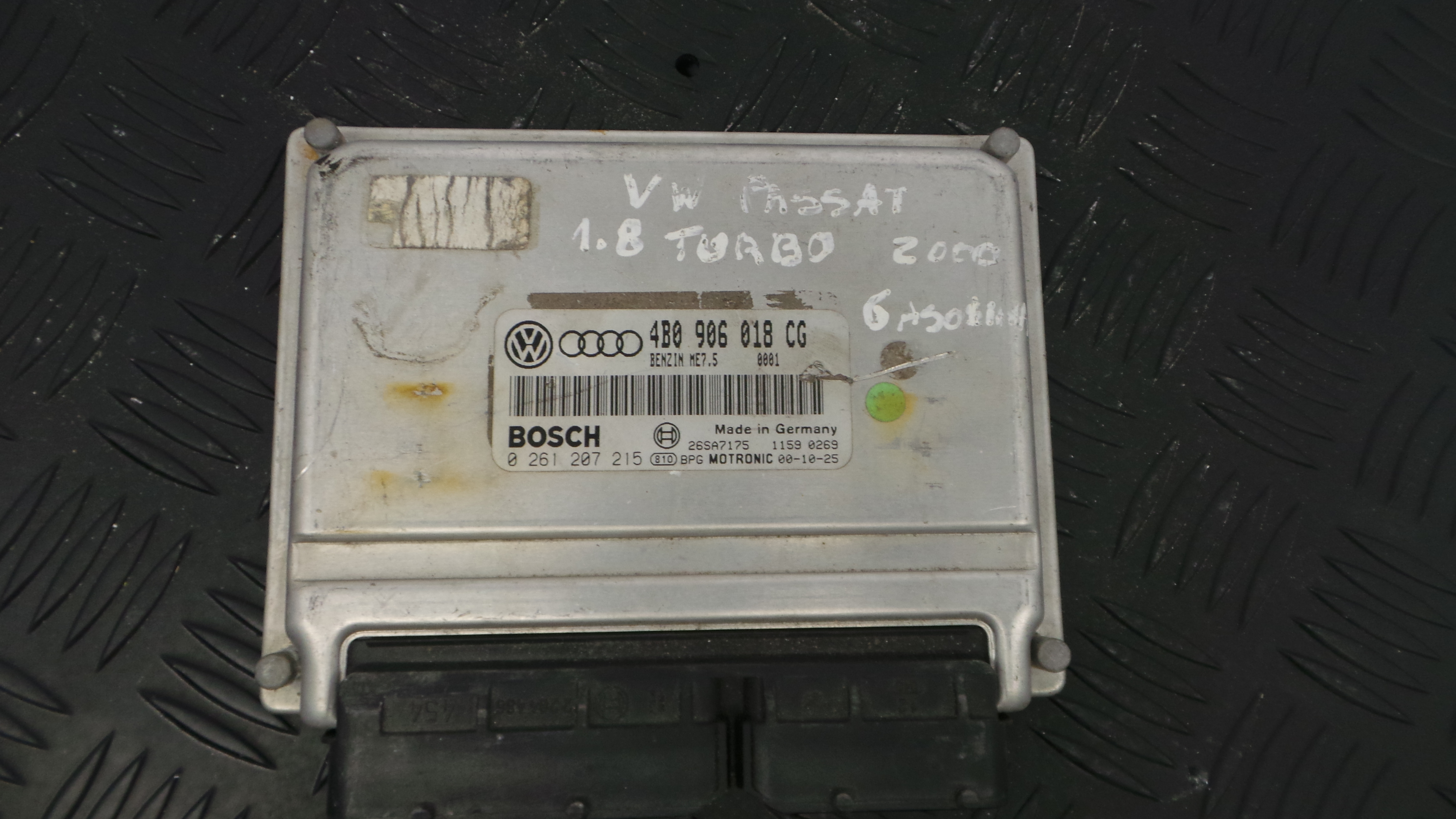 Centralina do Motor 4B0906018CG - VW PASSAT B5.5 (3B3)-33111973