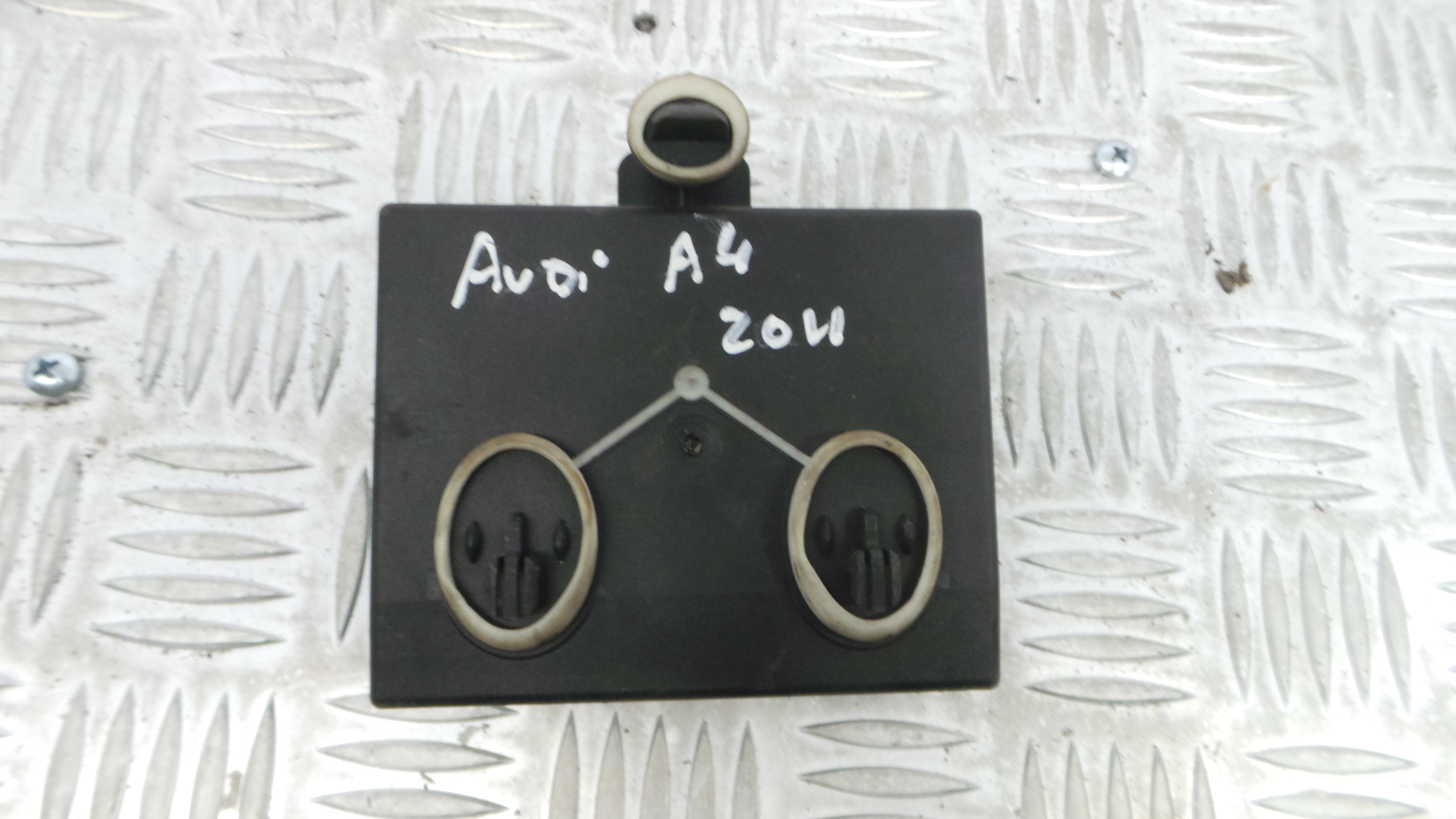 Modulo Electrónico 8K0959793N - AUDI A4 B8 (8K2)-33115233 Modulo Electrónico 8K0959793N - AUDI A4 B8 (8K2)-33115233