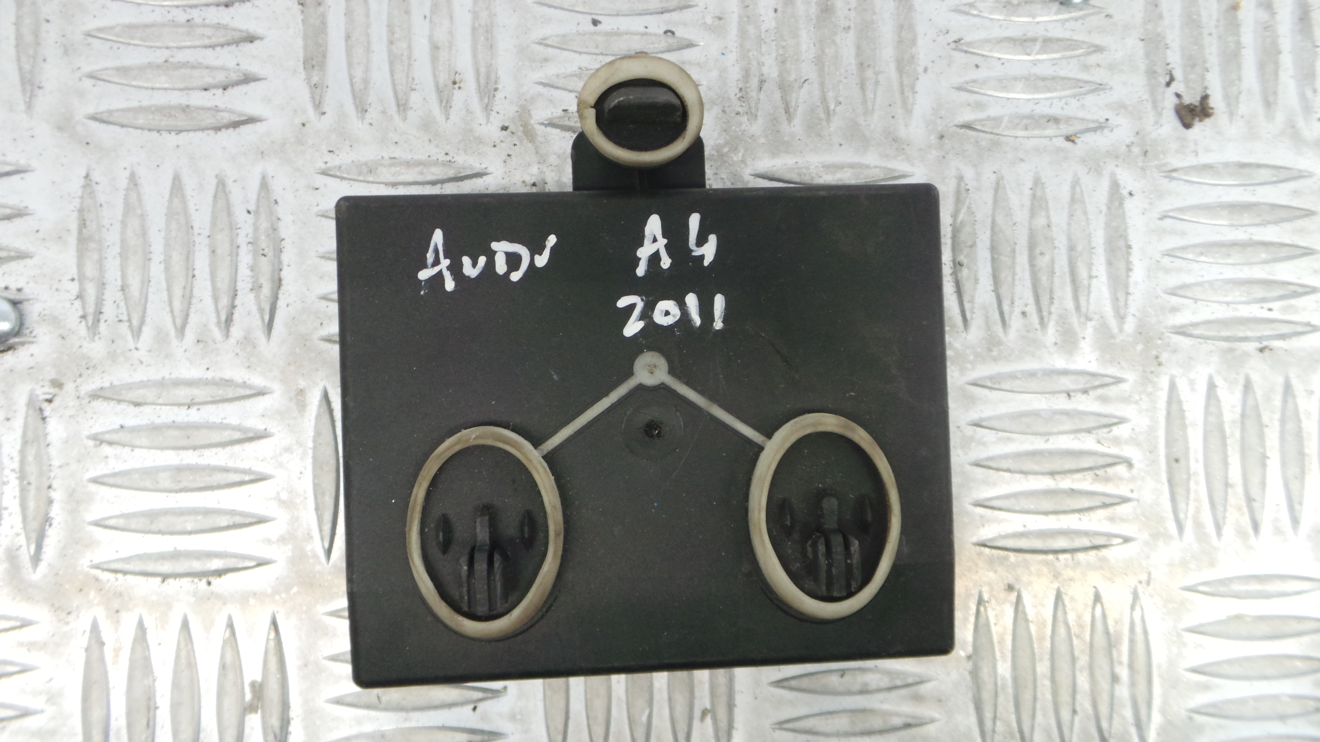 Modulo Electrónico 8K0959795F - AUDI A4 B8 (8K2)-33115243 Modulo Electrónico 8K0959795F - AUDI A4 B8 (8K2)-33115243