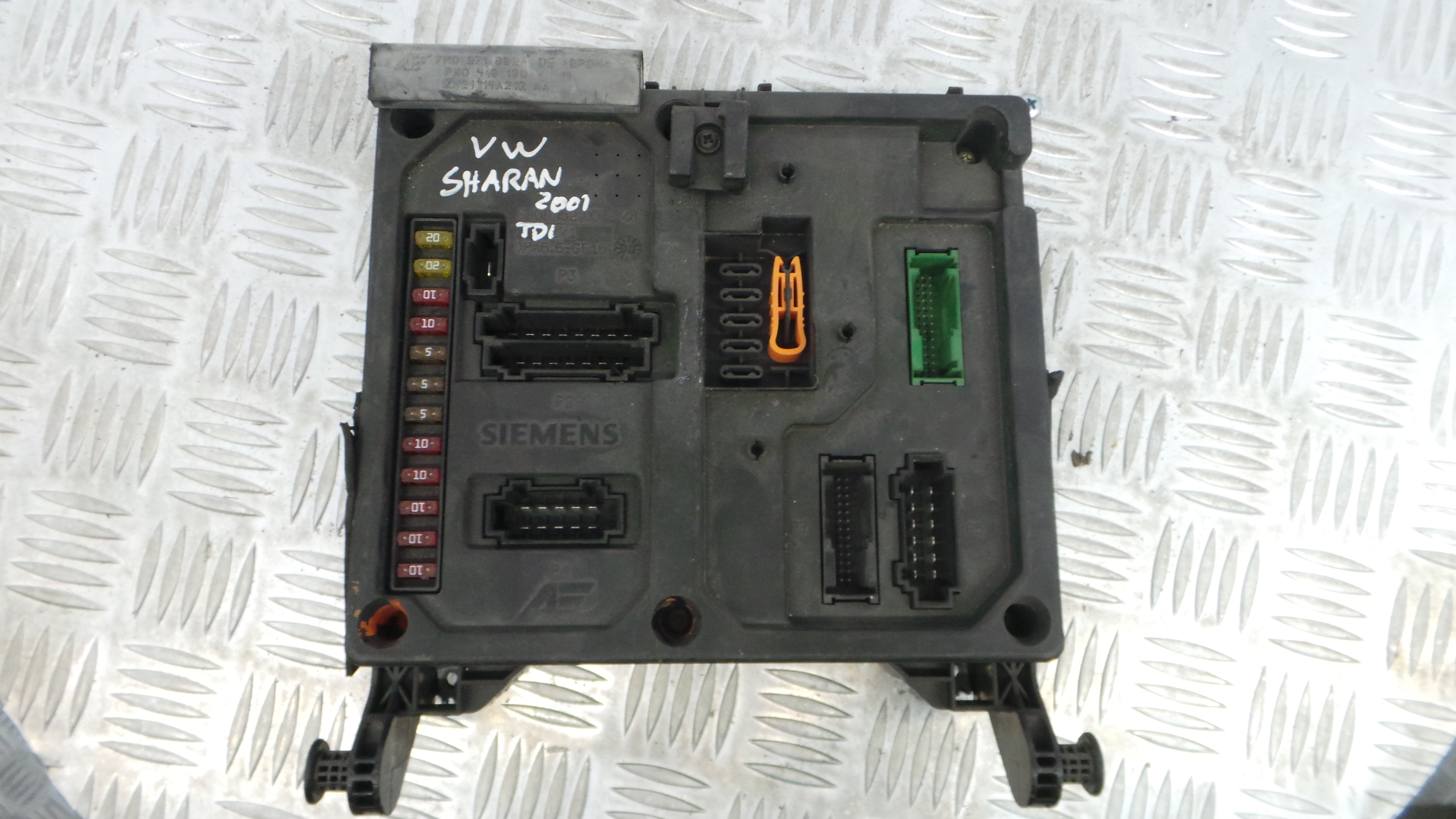 Caixa dos Fusíveis / BSI / UCH / SAM S110730300D - VW SHARAN (7M8, 7M9, 7M6)-33117746 Caixa dos Fusíveis / BSI / UCH / SAM S110730300D - VW SHARAN (7M8, 7M9, 7M6)-33117746