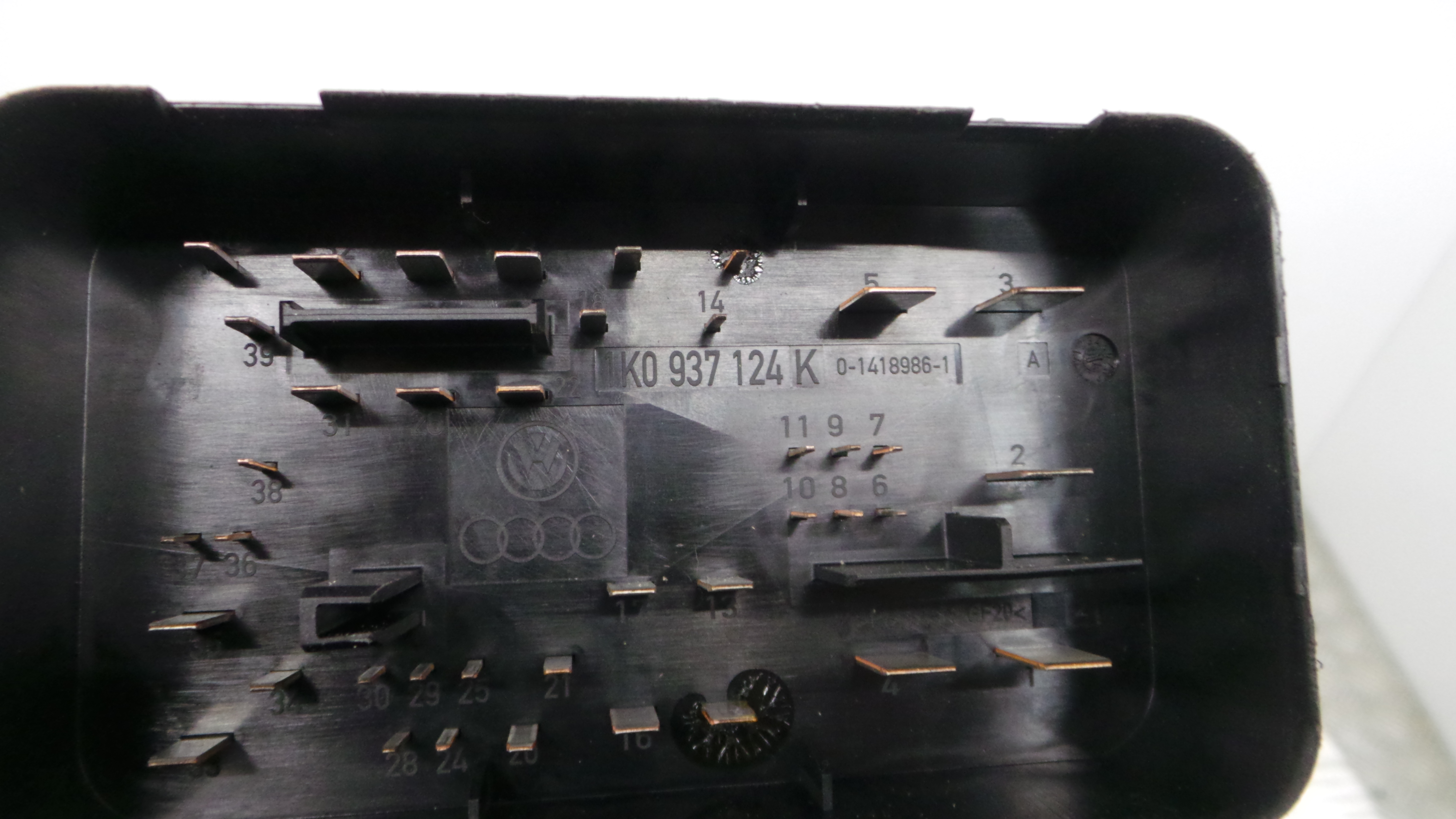 Caixa dos Fusíveis / BSI / UCH / SAM 1K0937124K - AUDI A3 (8P1)-33118357