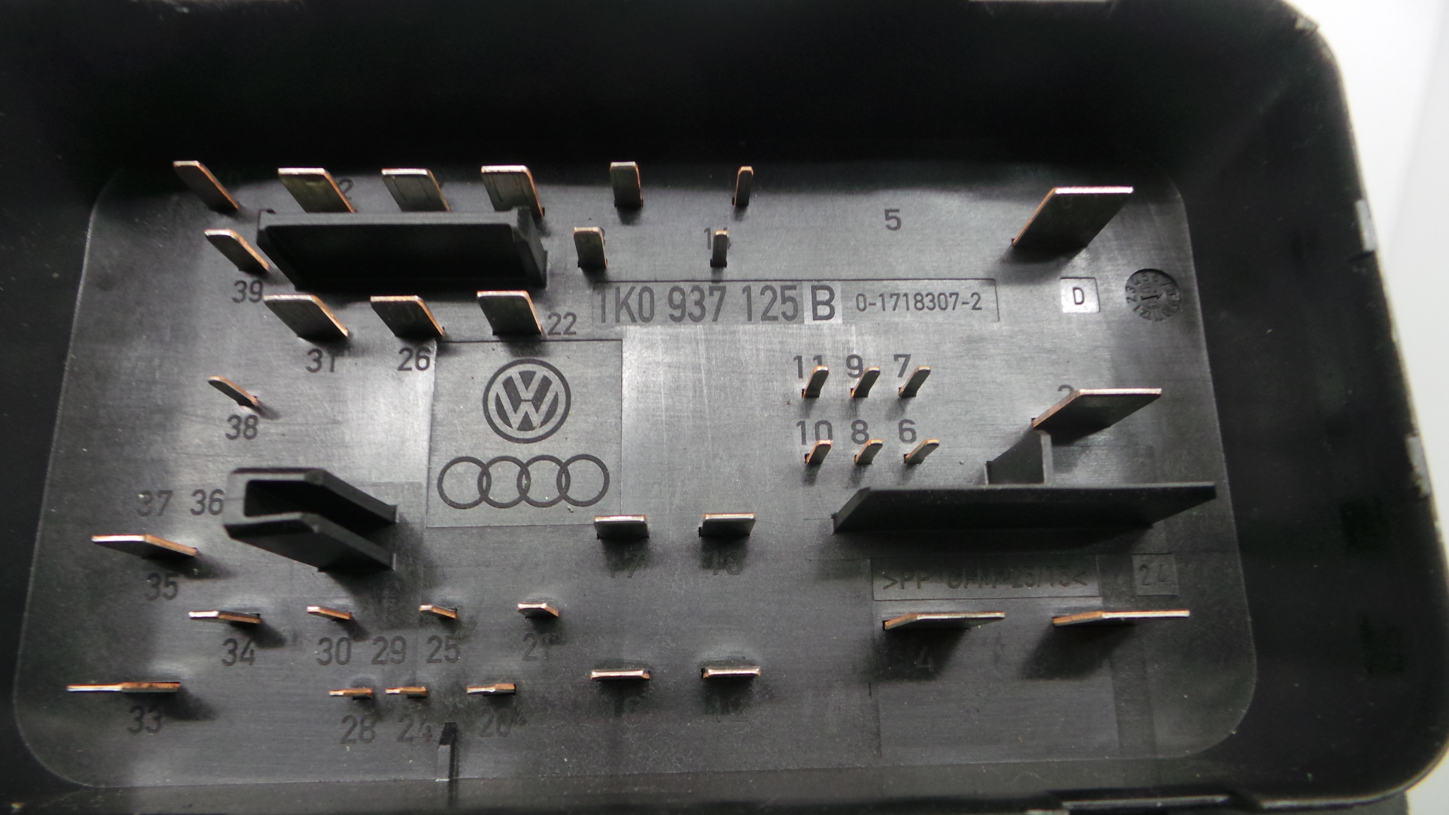 Caixa dos Fusíveis / BSI / UCH / SAM 1K0937125B - AUDI A3 (8P1)-33118649