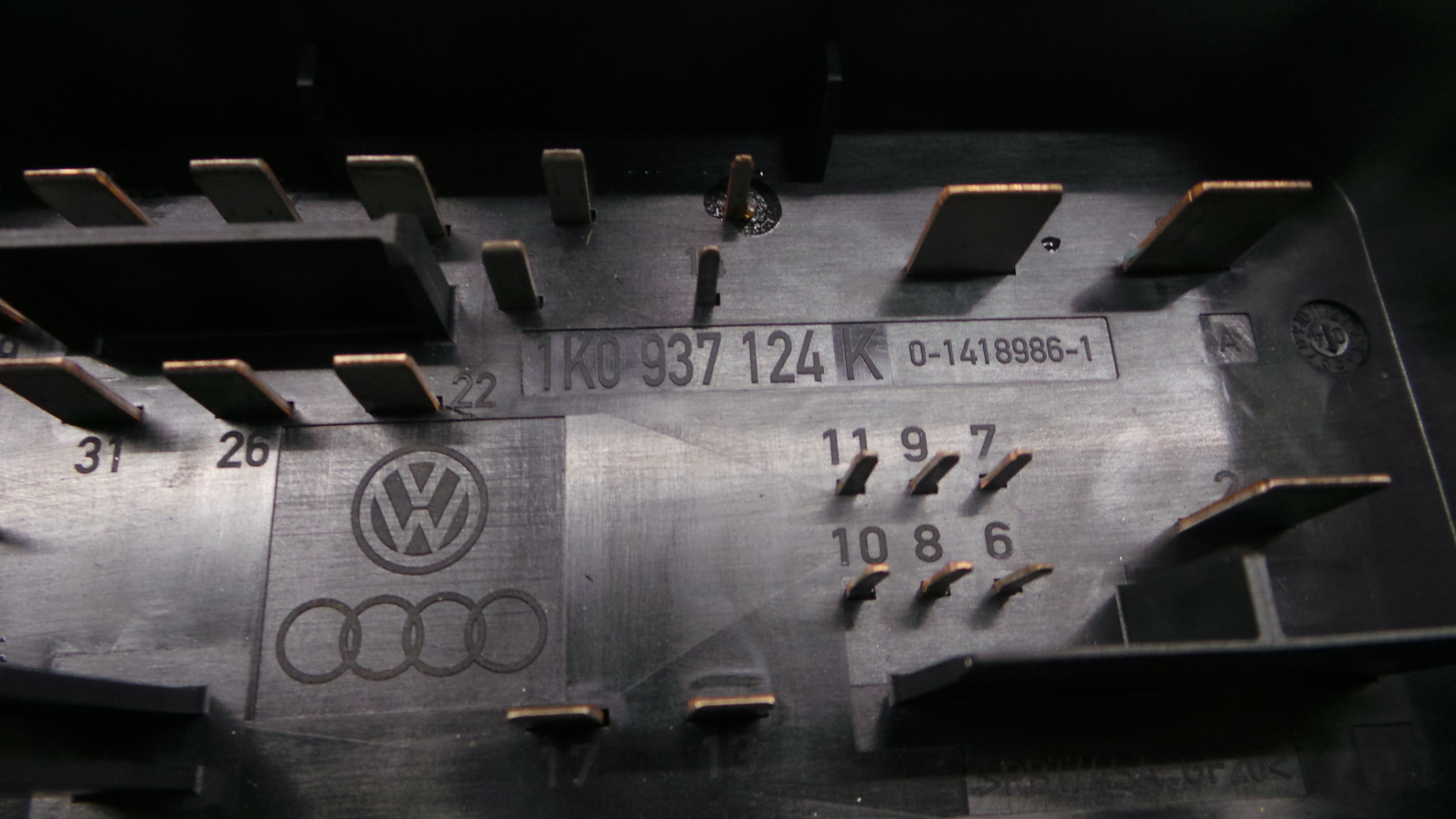 Caixa dos Fusíveis / BSI / UCH / SAM 1K0937124K - VW GOLF V (1K1)-33118720