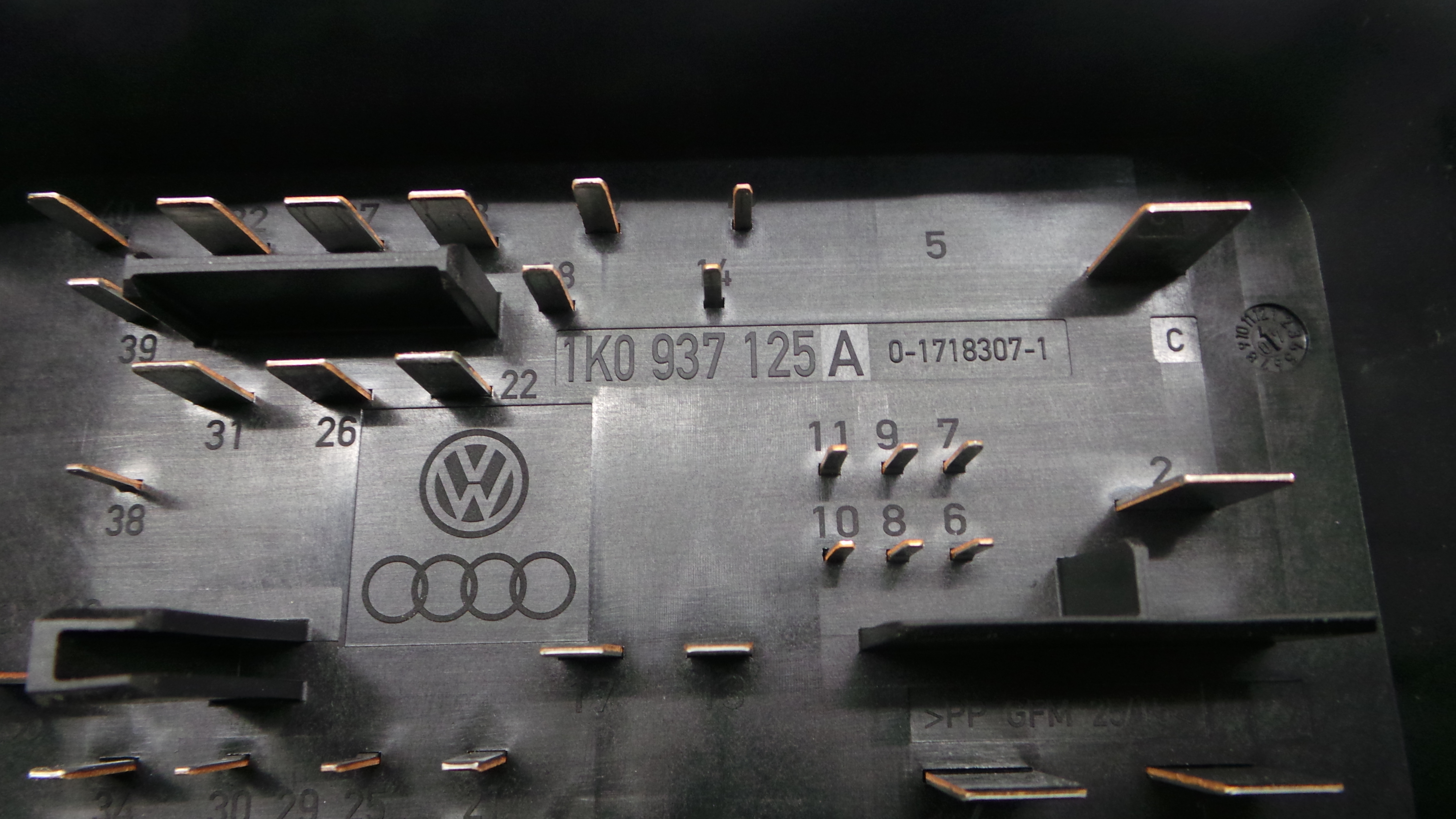 Caixa dos Fusíveis / BSI / UCH / SAM 1K0937125A - VW GOLF V (1K1)-33118875