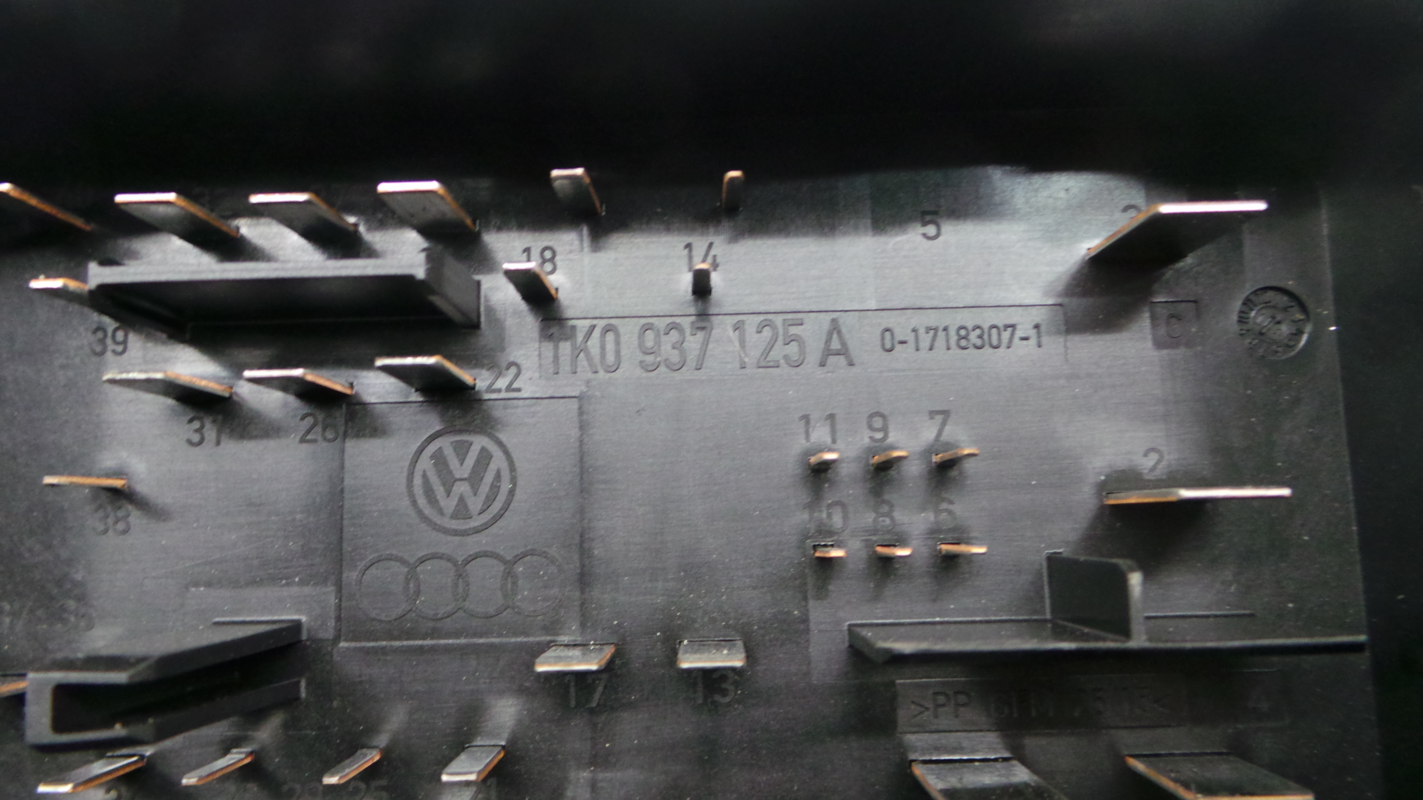 Caixa dos Fusíveis / BSI / UCH / SAM 1K0937125A - SEAT LEON (1P1)-33118886