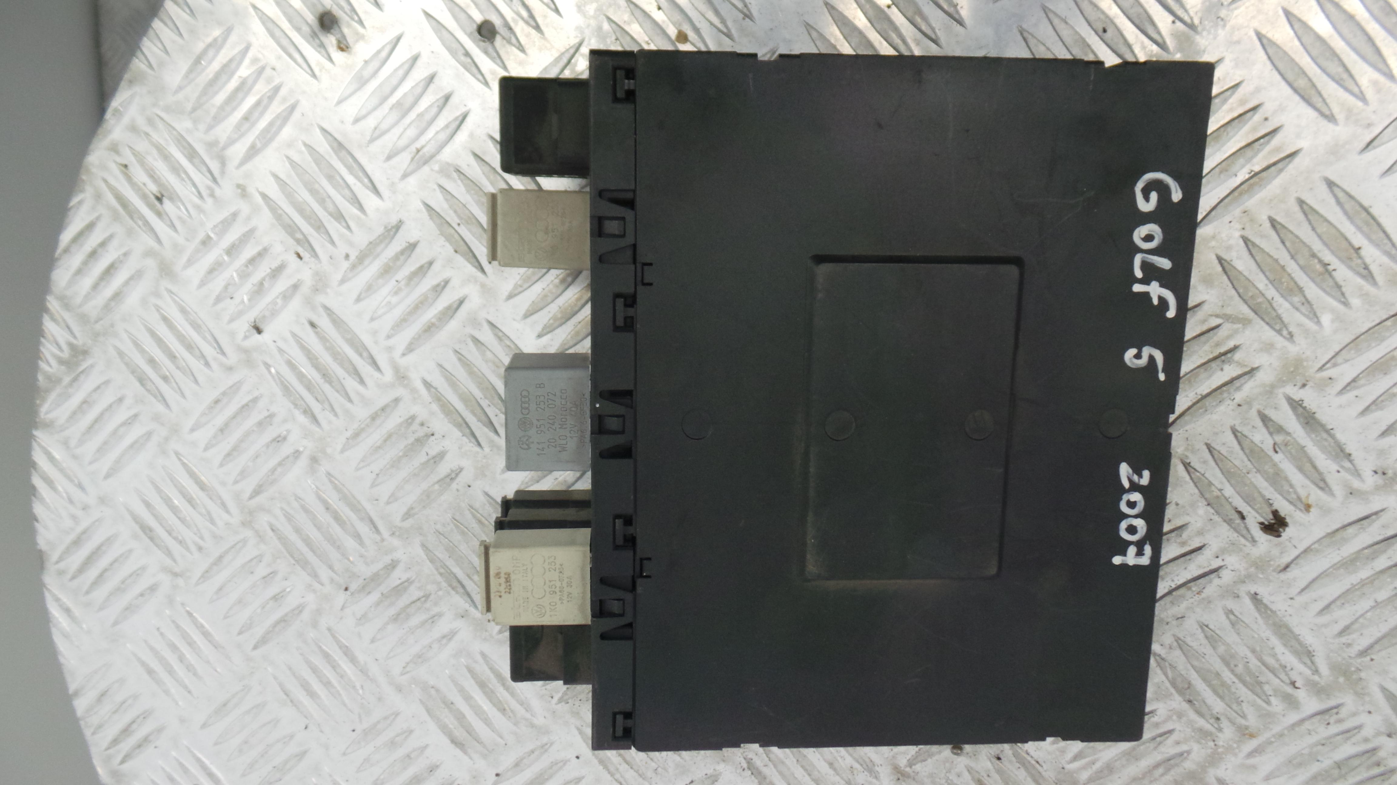 Caixa dos Fusíveis / BSI / UCH / SAM 3C0937049AE - VW GOLF V (1K1)-33120050