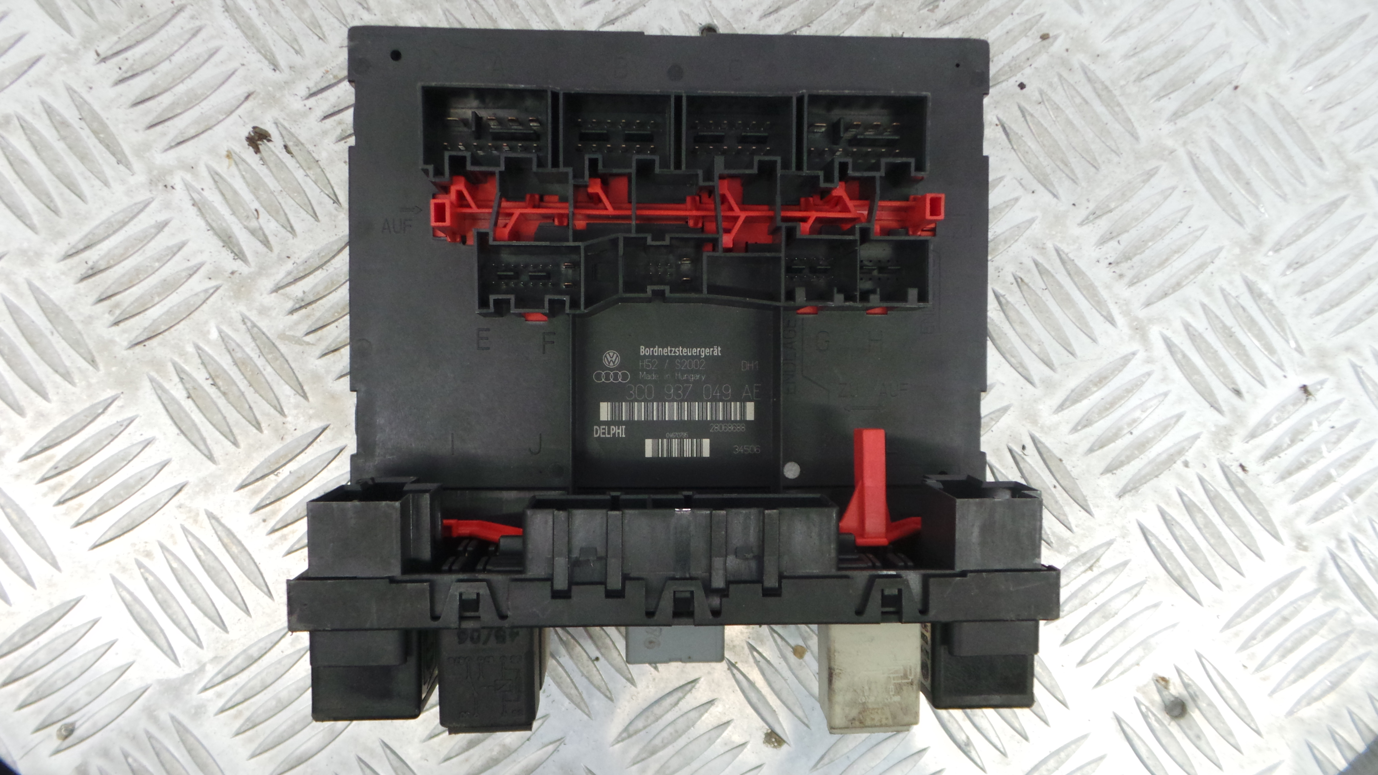 Caixa dos Fusíveis / BSI / UCH / SAM 3C0937049AE - VW GOLF V (1K1)-33120050