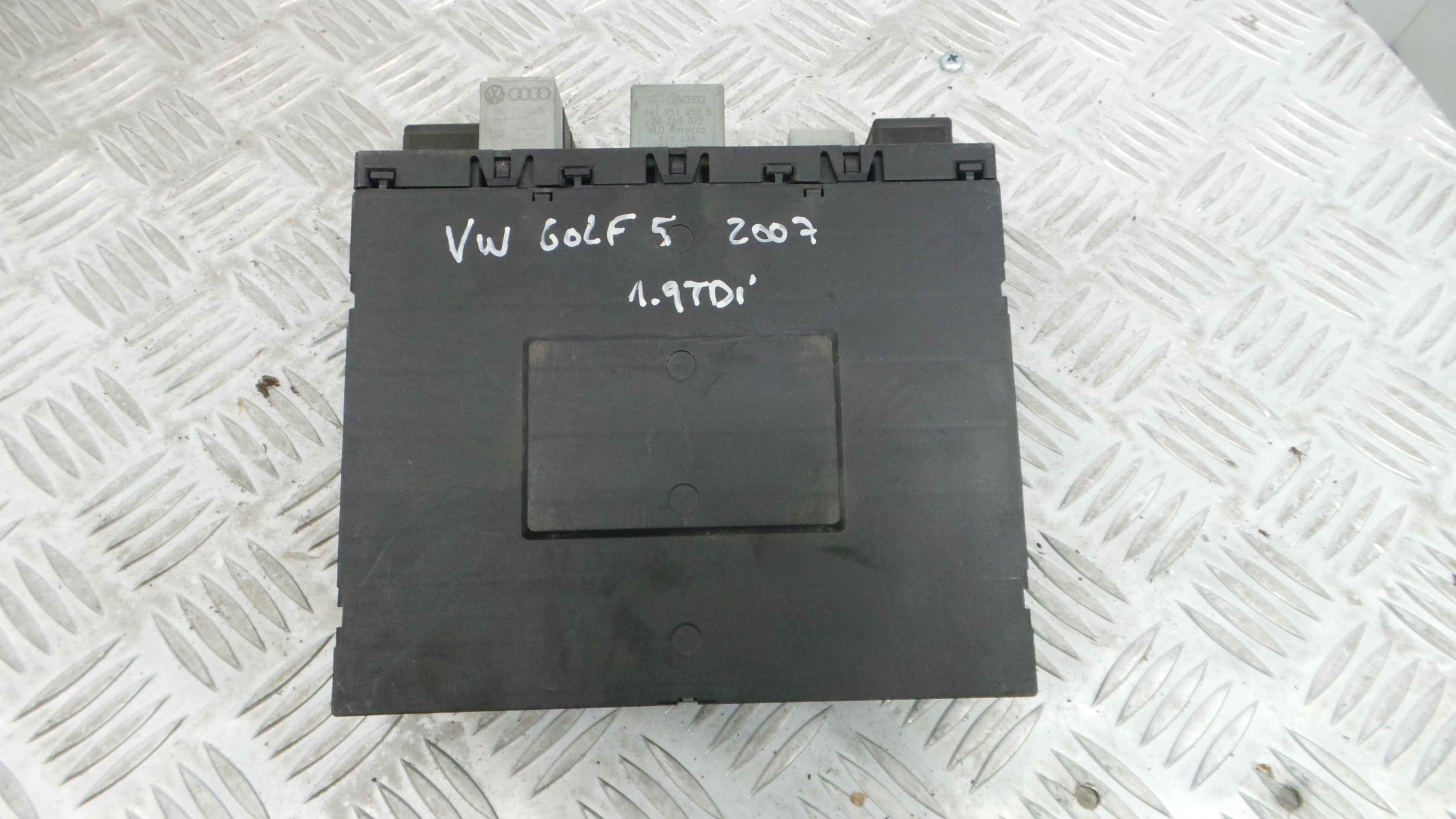 Caixa dos Fusíveis / BSI / UCH / SAM 3C0937049AJ - VW GOLF V (1K1)-33120113