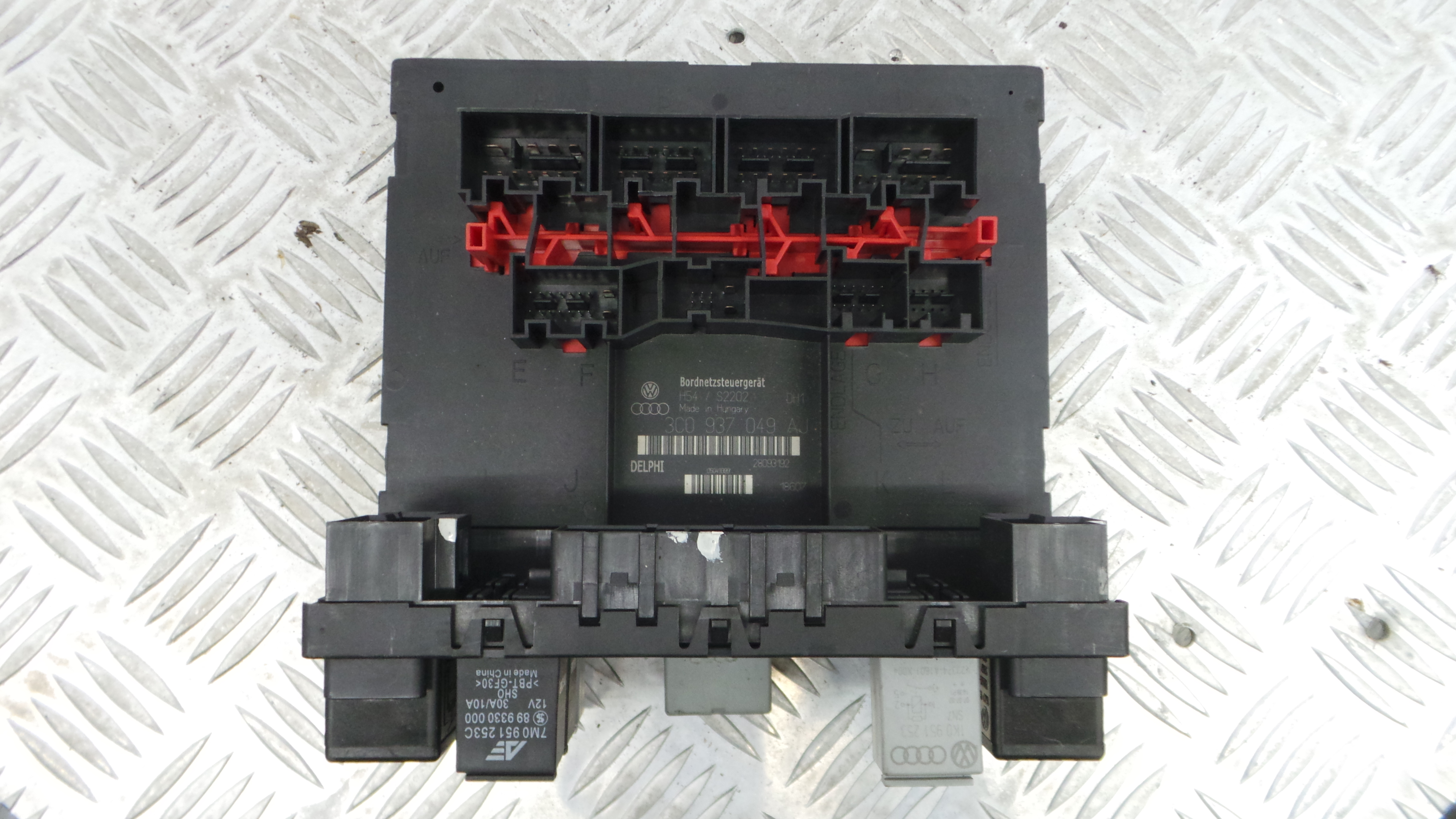 Caixa dos Fusíveis / BSI / UCH / SAM 3C0937049AJ - VW GOLF V (1K1)-33120113