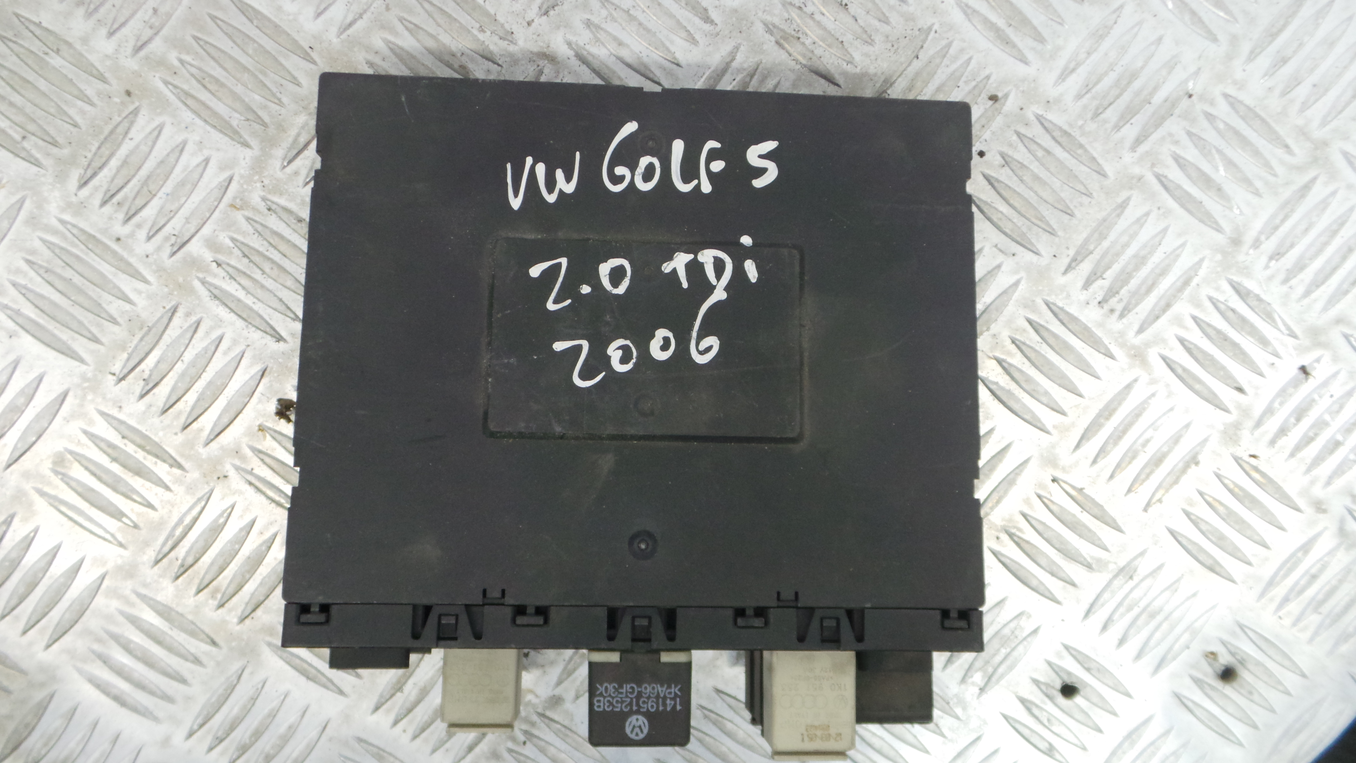 Caixa dos Fusíveis / BSI / UCH / SAM 1K0937049N - VW GOLF V (1K1)-33120360