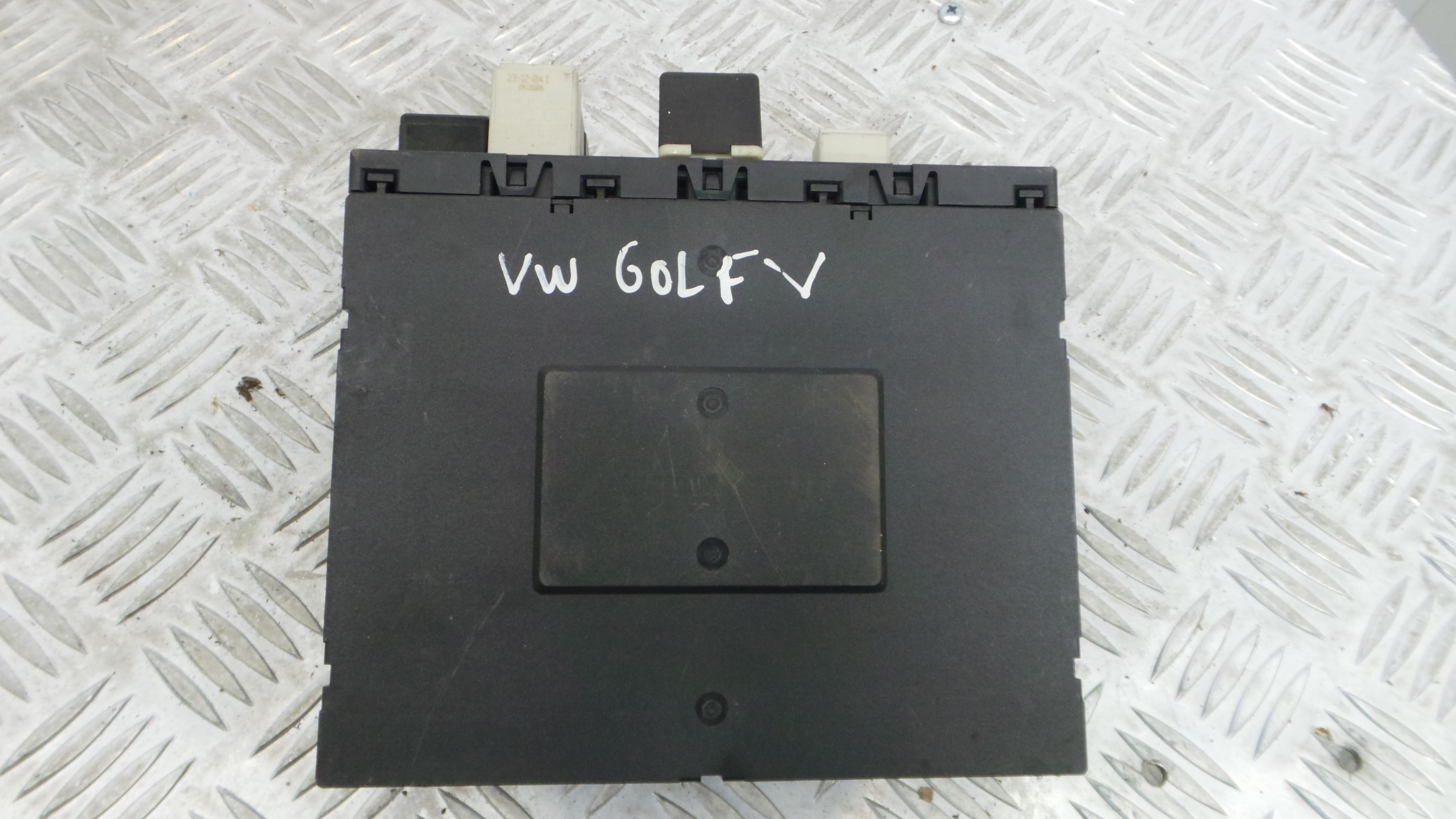 Caixa dos Fusíveis / BSI / UCH / SAM 1K0937049M - VW GOLF V (1K1)-33120408 Caixa dos Fusíveis / BSI / UCH / SAM 1K0937049M - VW GOLF V (1K1)-33120408