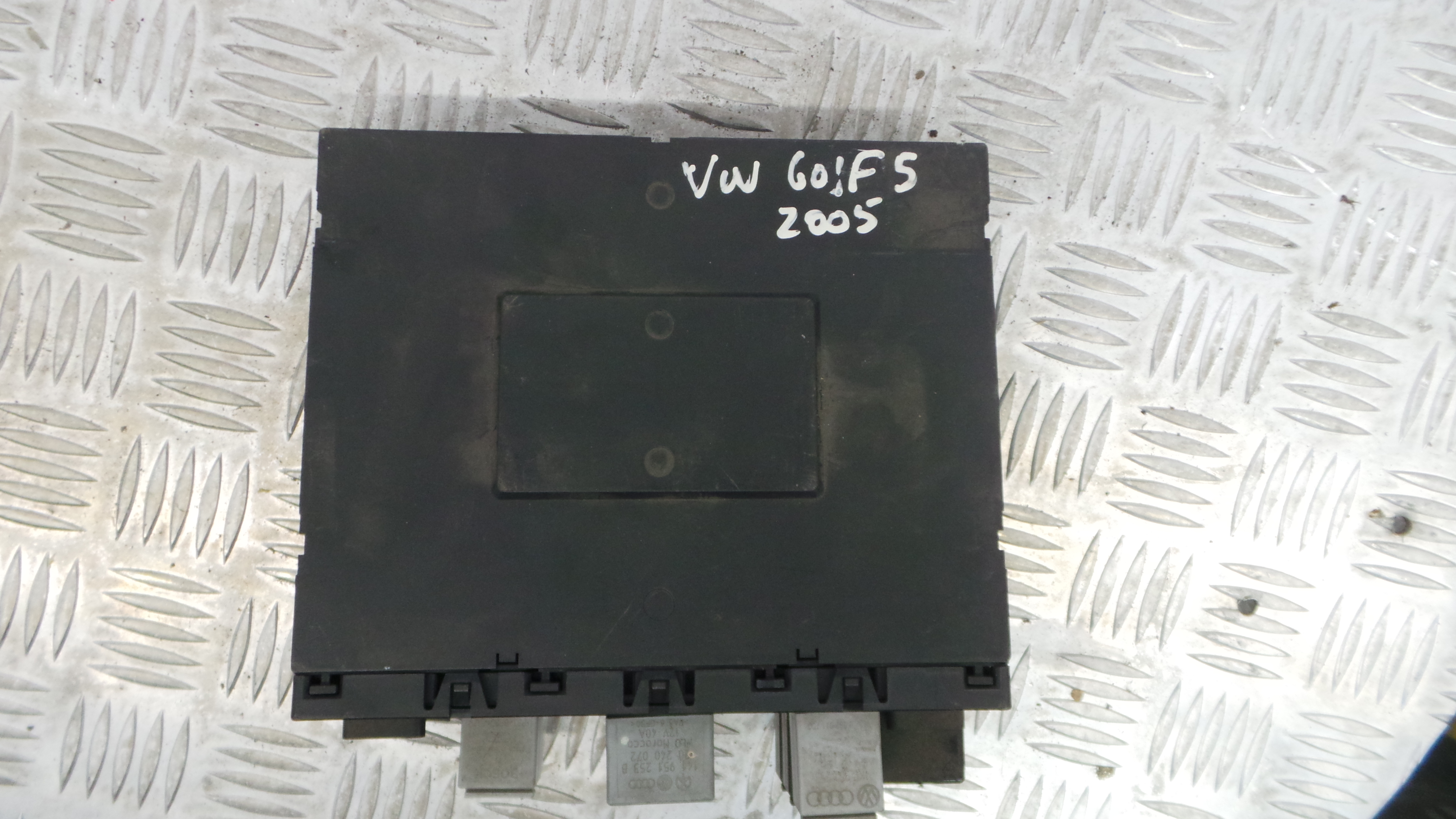 Caixa dos Fusíveis / BSI / UCH / SAM 3C0937049AH - VW GOLF V (1K1)-33120416