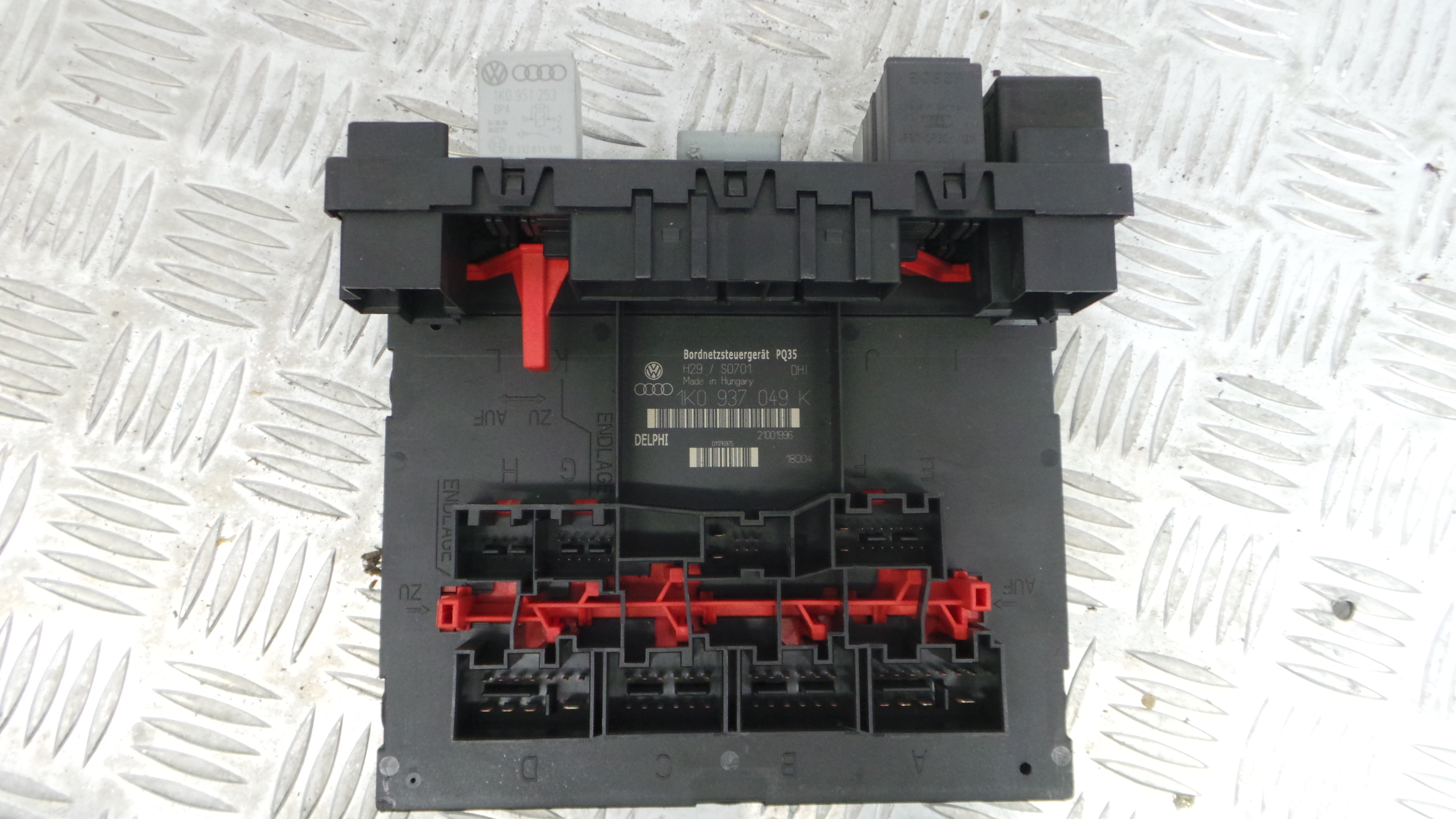 Caixa dos Fusíveis / BSI / UCH / SAM 3C0937049AH - VW GOLF V (1K1)-33120416