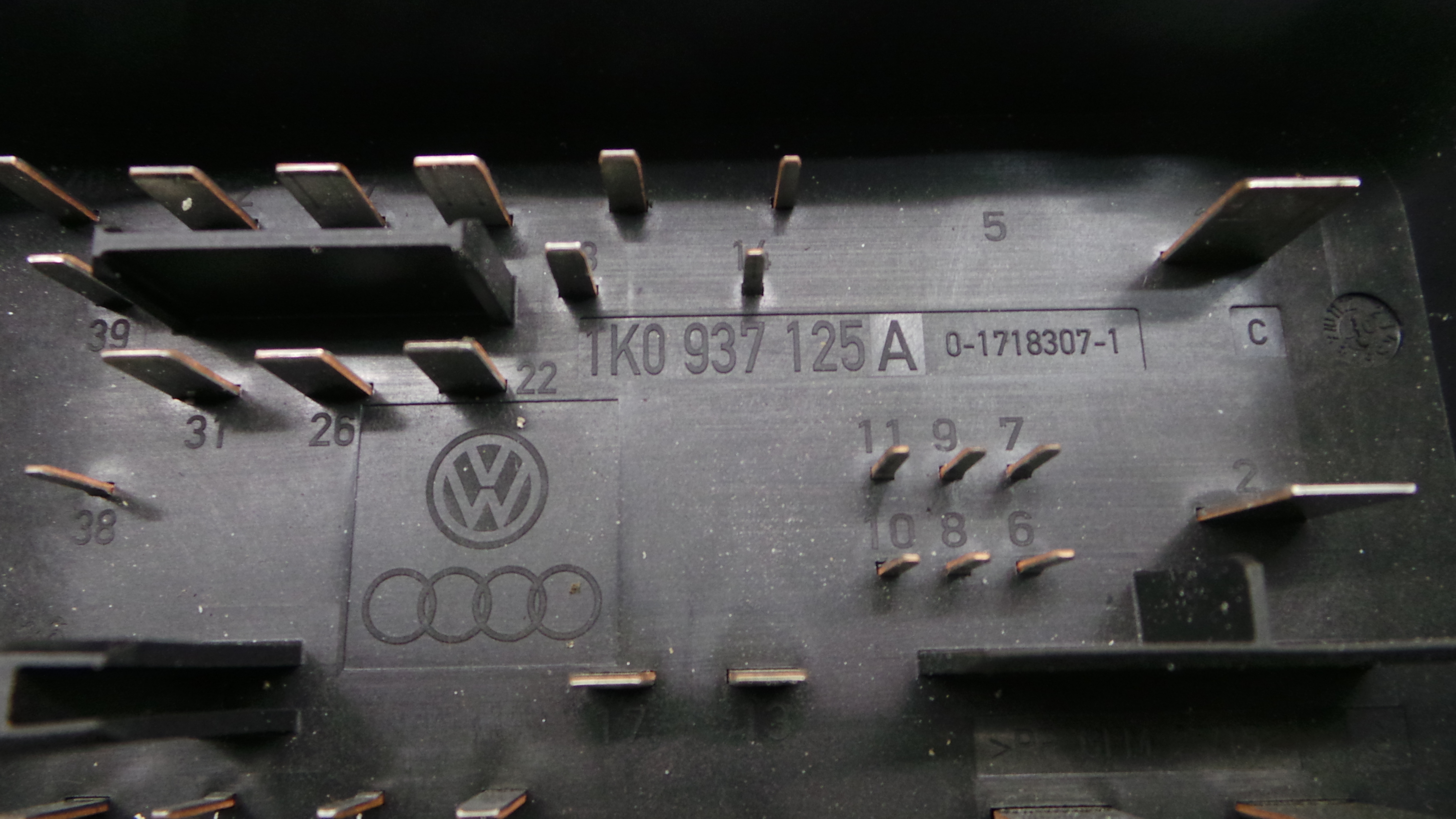 Caixa dos Fusíveis / BSI / UCH / SAM 1K0937125A - VW GOLF V (1K1)-33120870