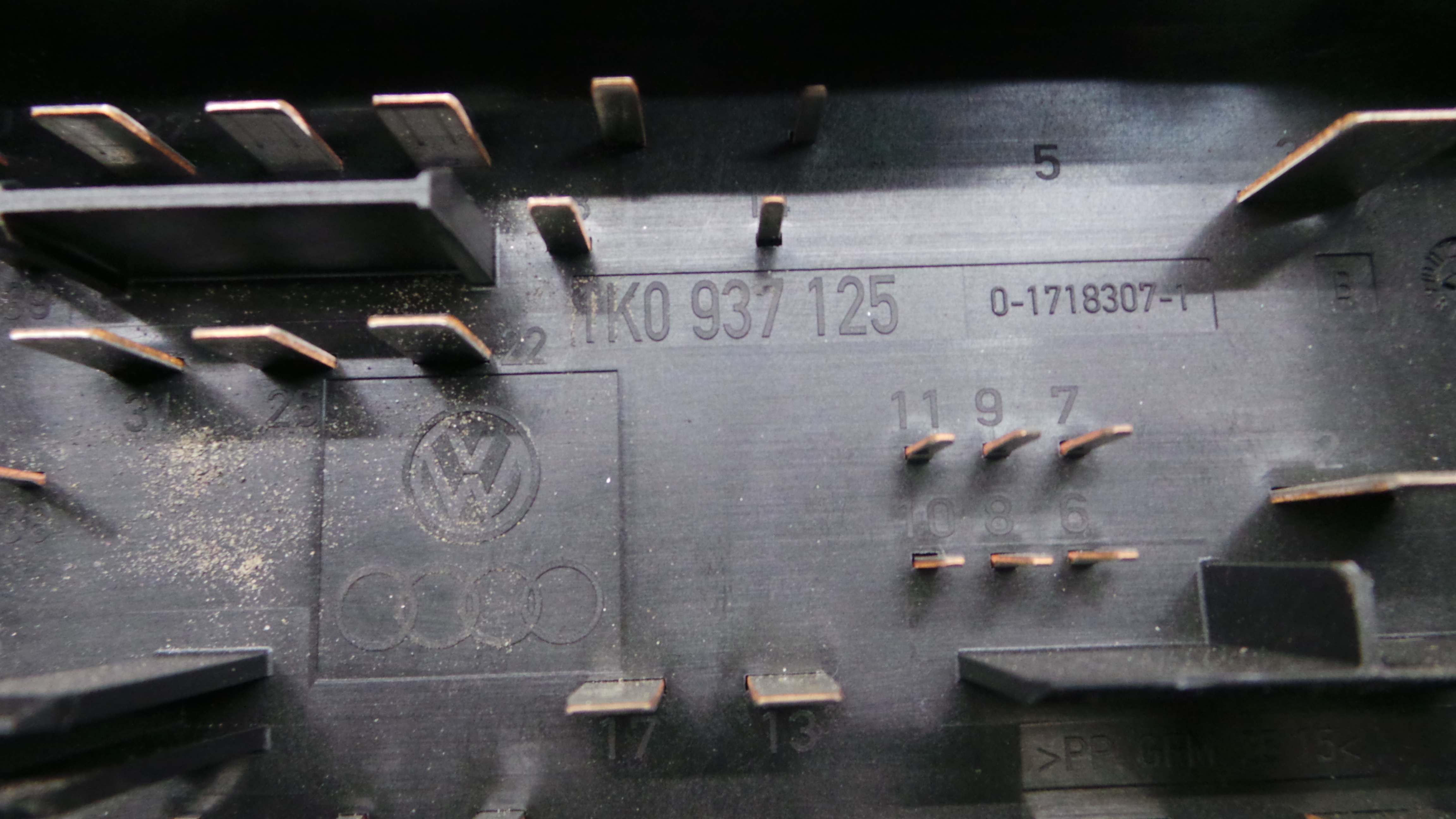 Caixa dos Fusíveis / BSI / UCH / SAM 1K0937125 - SEAT LEON (1P1)-33120891