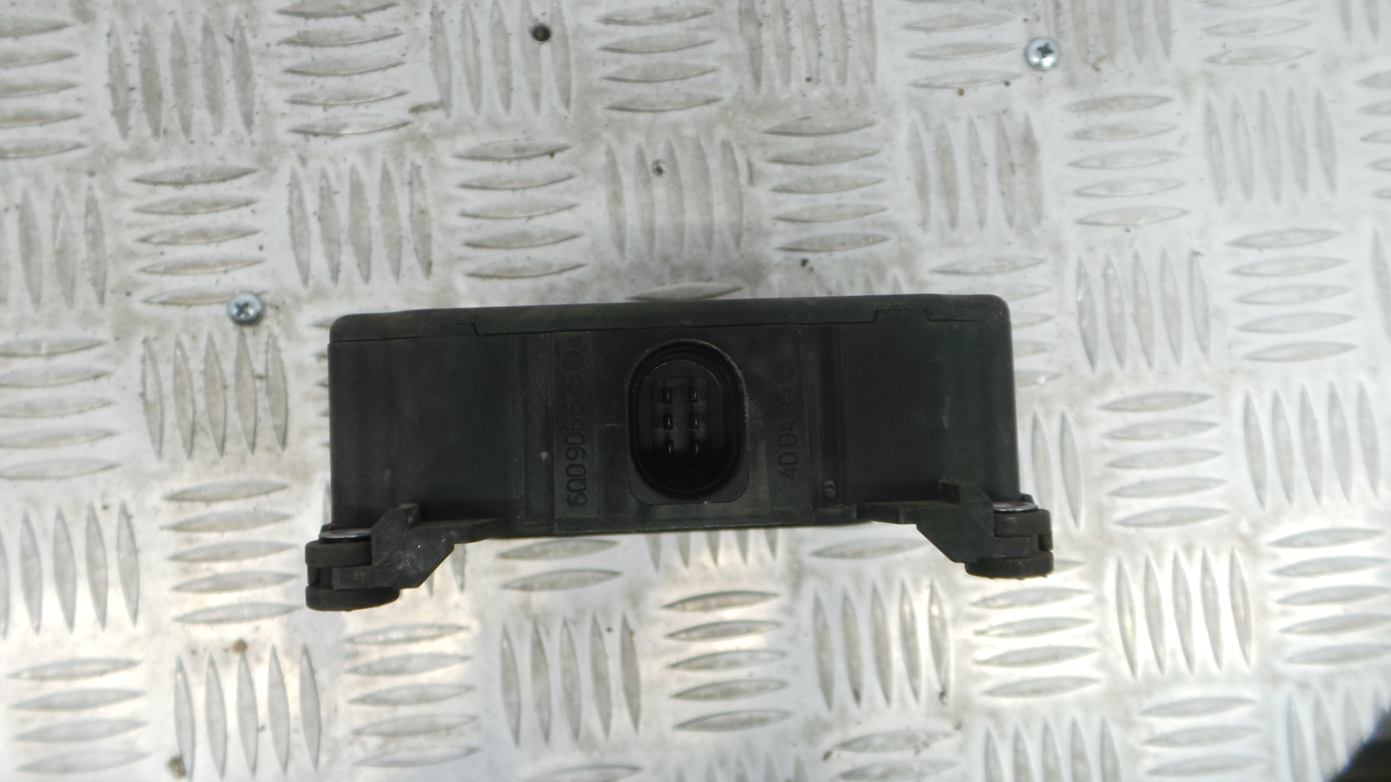 Atuador de vácuo 6Q0906625 - VW GOLF V (1K1)-33128039