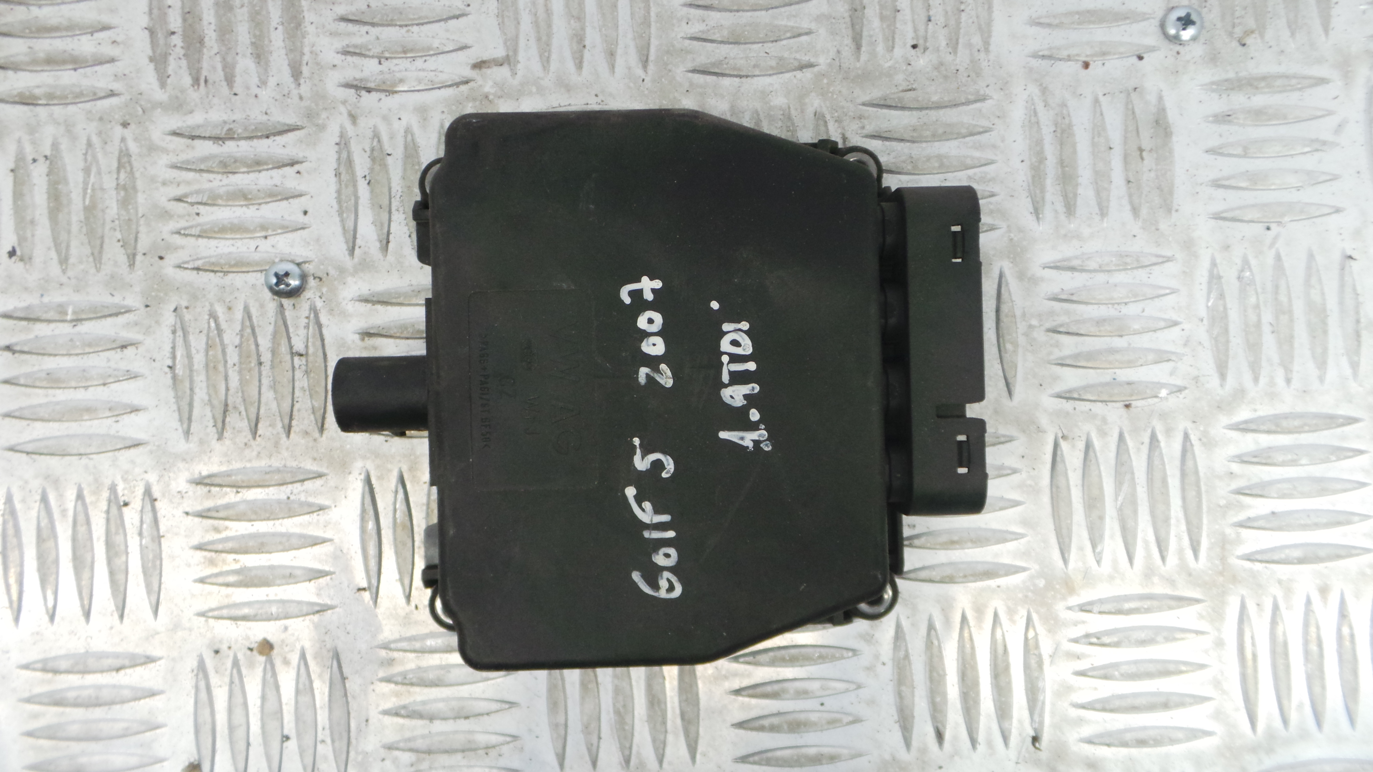 Atuador de vácuo 6Q0906625 - VW GOLF V (1K1)-33128039