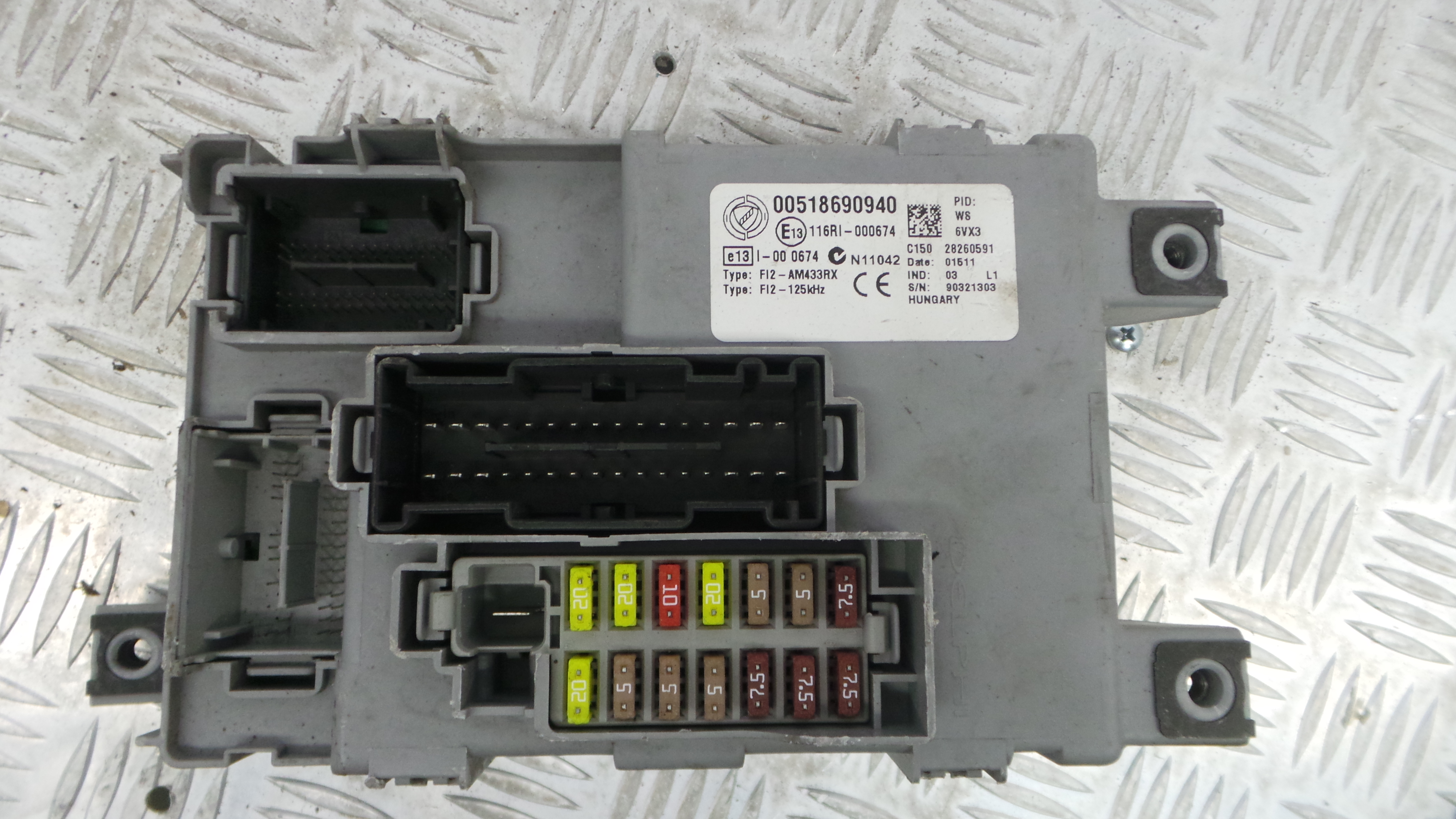 Caixa dos Fusíveis / BSI / UCH / SAM 00518690940 - FIAT PUNTO (188_)-33129500