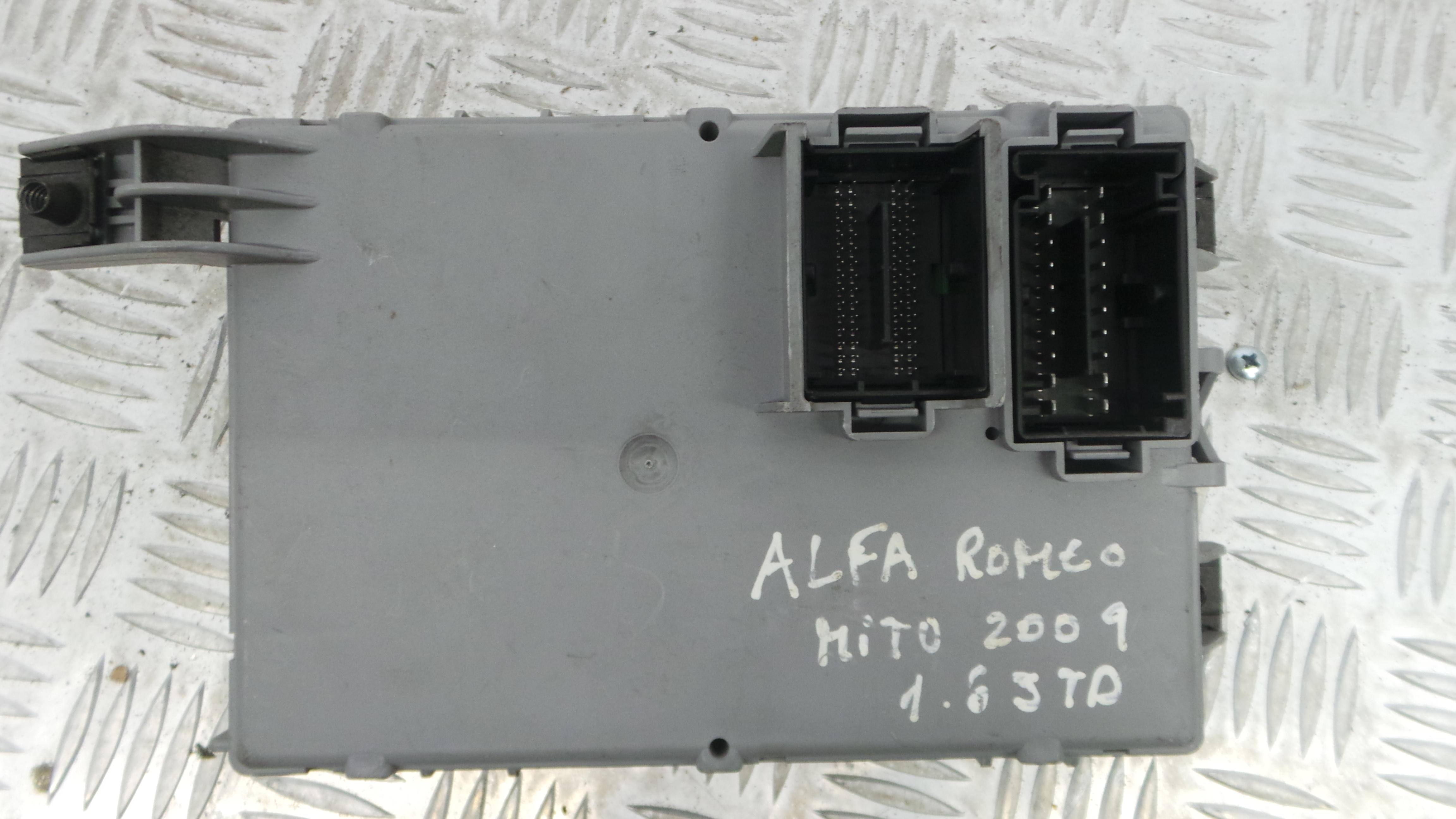 Caixa dos Fusíveis / BSI / UCH / SAM 00505084590 - ALFA ROMEO MITO (955_)-33129512