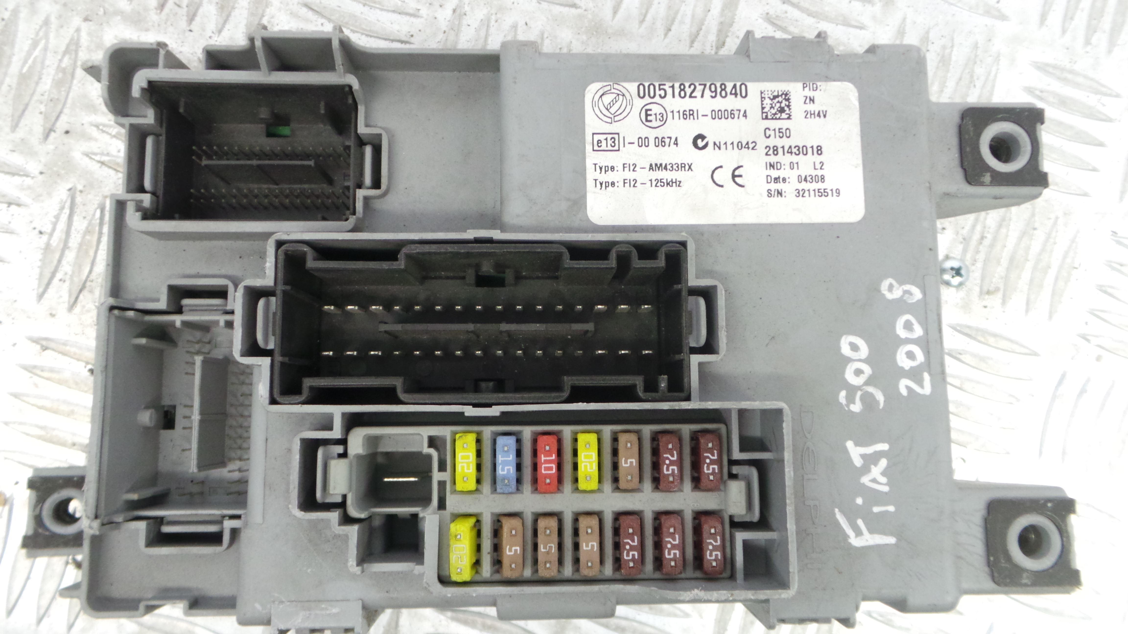 Caixa dos Fusíveis / BSI / UCH / SAM 00518279840 - FIAT 500 (312_)-33129518