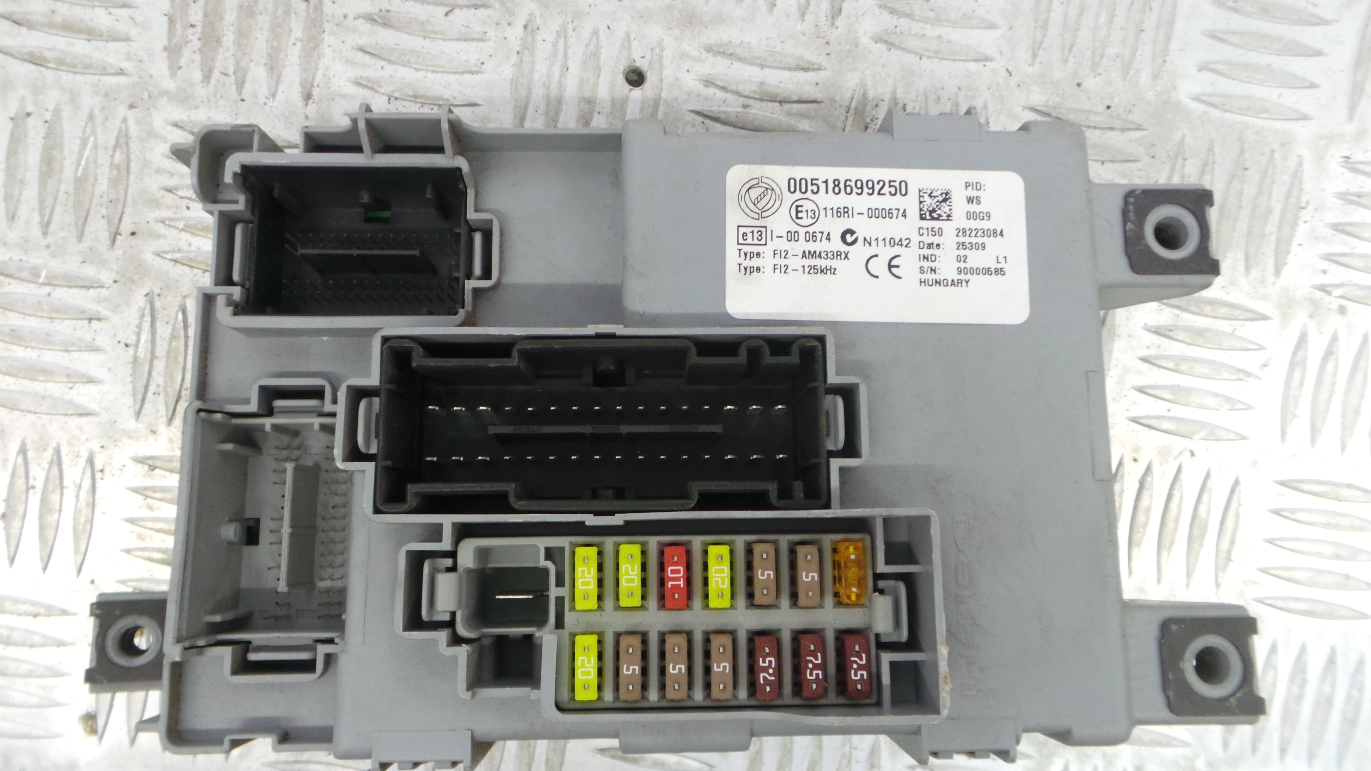 Caixa dos Fusíveis / BSI / UCH / SAM 00518699250 - FIAT PUNTO (188_)-33129520