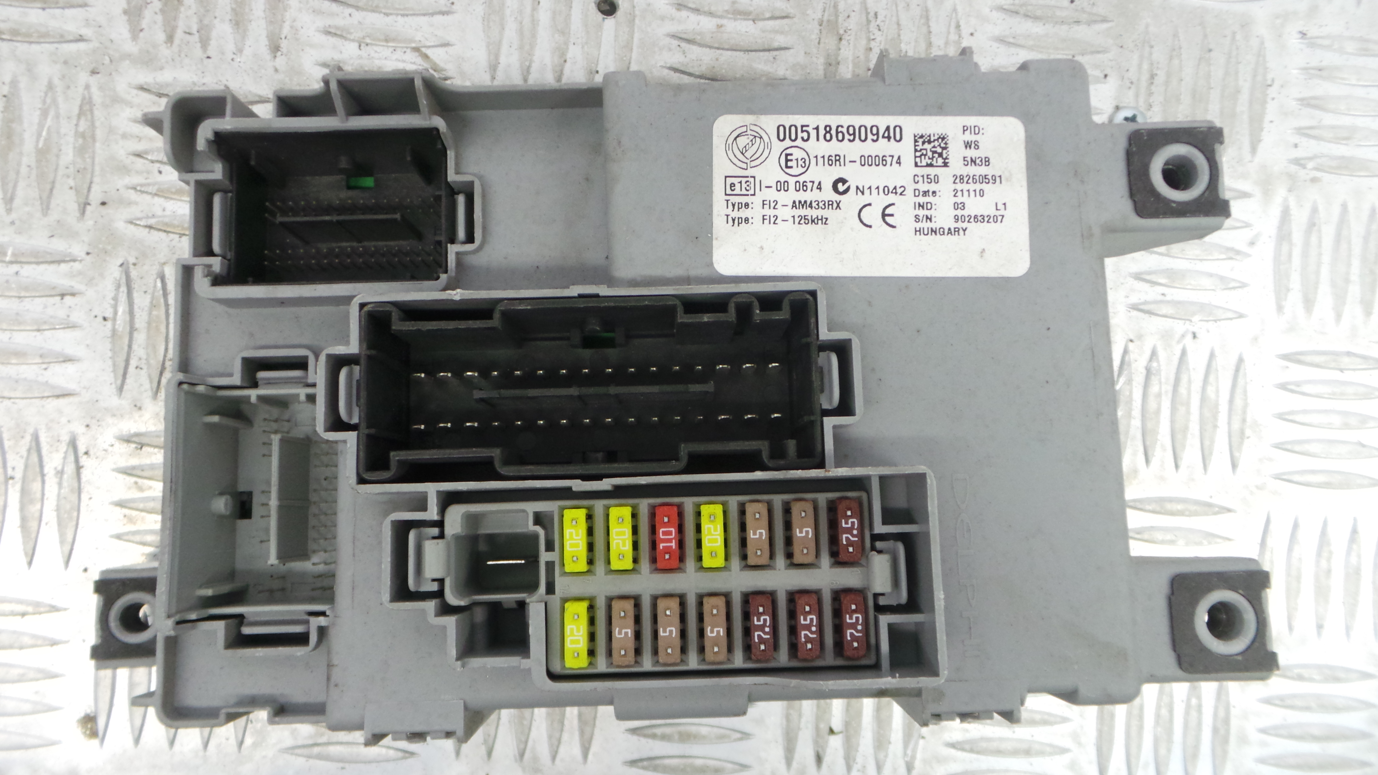 Caixa dos Fusíveis / BSI / UCH / SAM 00518690940 - FIAT PUNTO (188_)-33129524