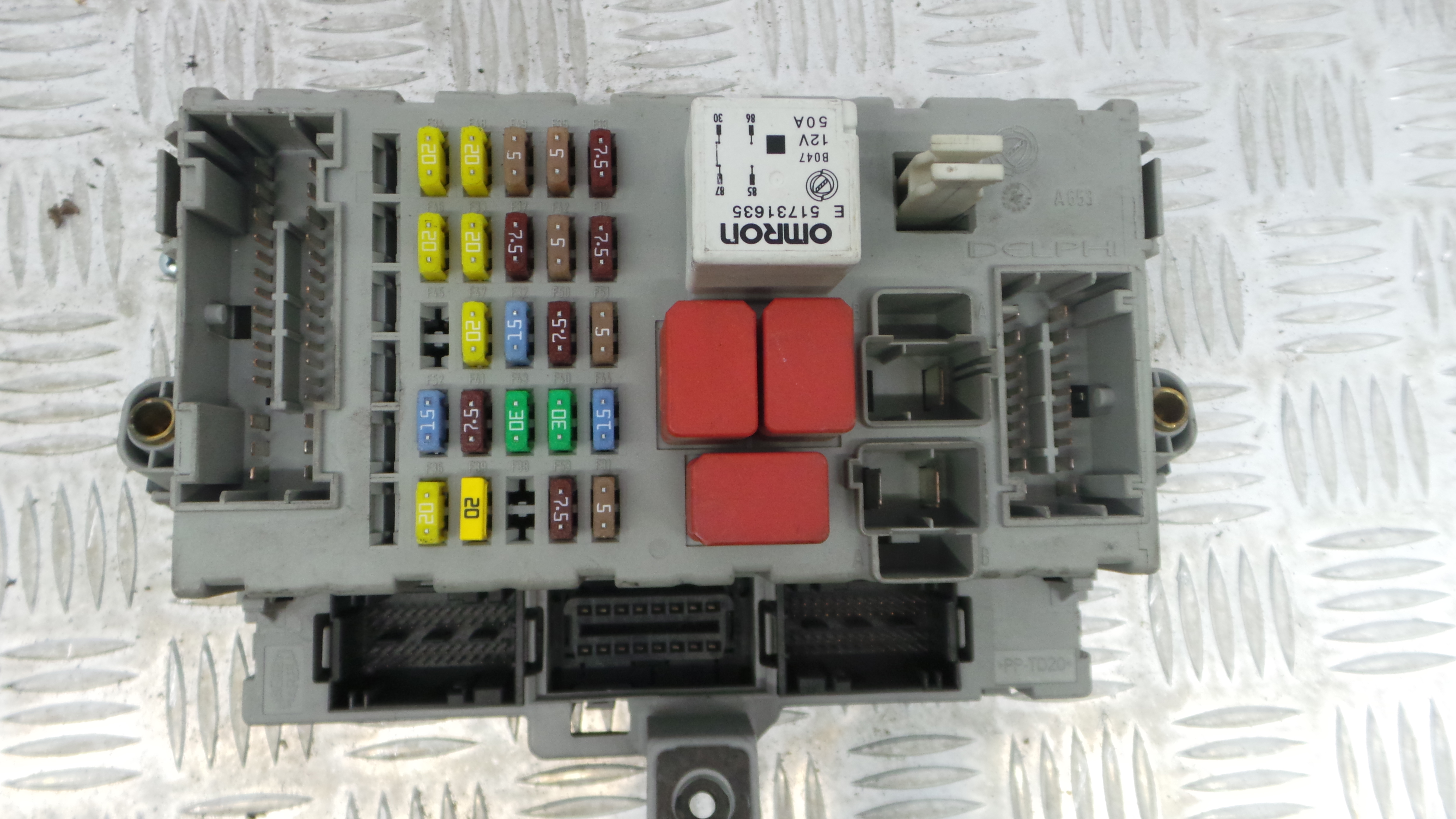 Caixa dos Fusíveis / BSI / UCH / SAM - FIAT BRAVO II (198_)-33129545