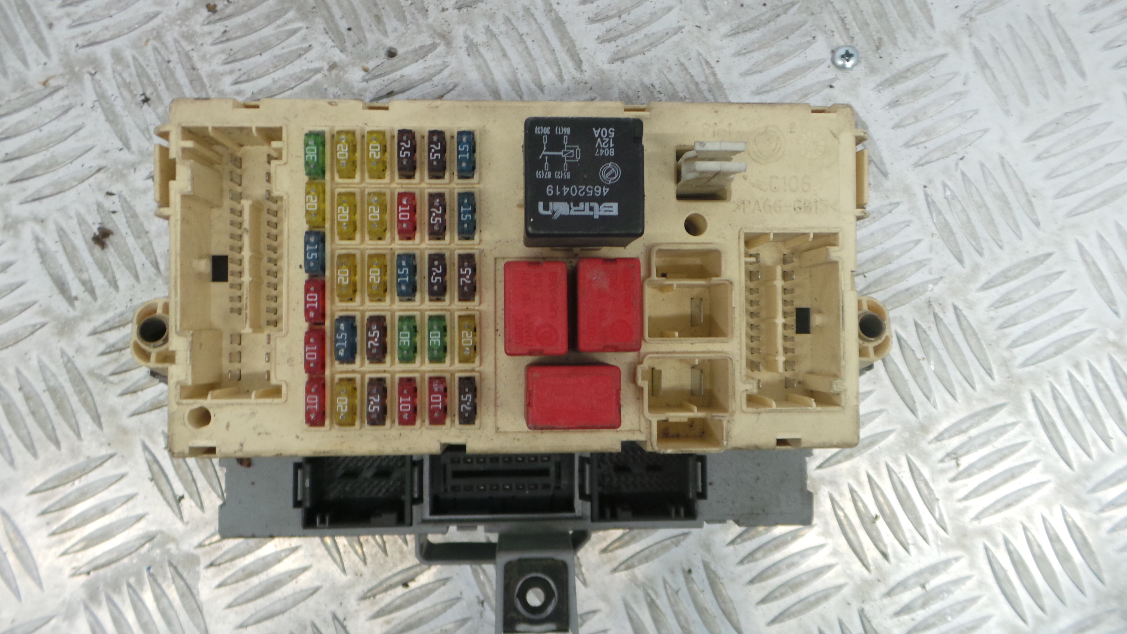 Caixa dos Fusíveis / BSI / UCH / SAM 46797610 - FIAT STILO (192_)-33129587